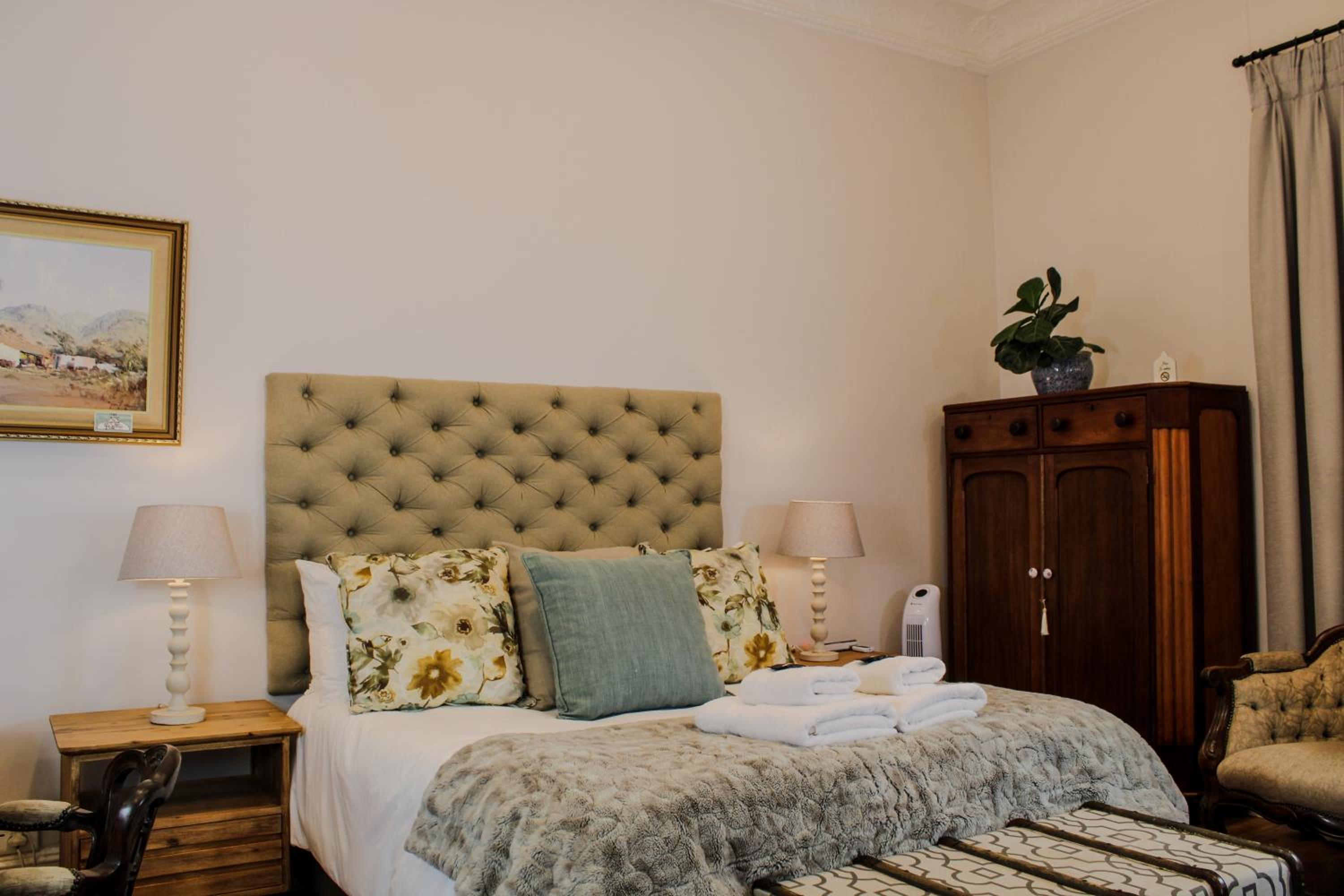 Honeymoon Queen Room