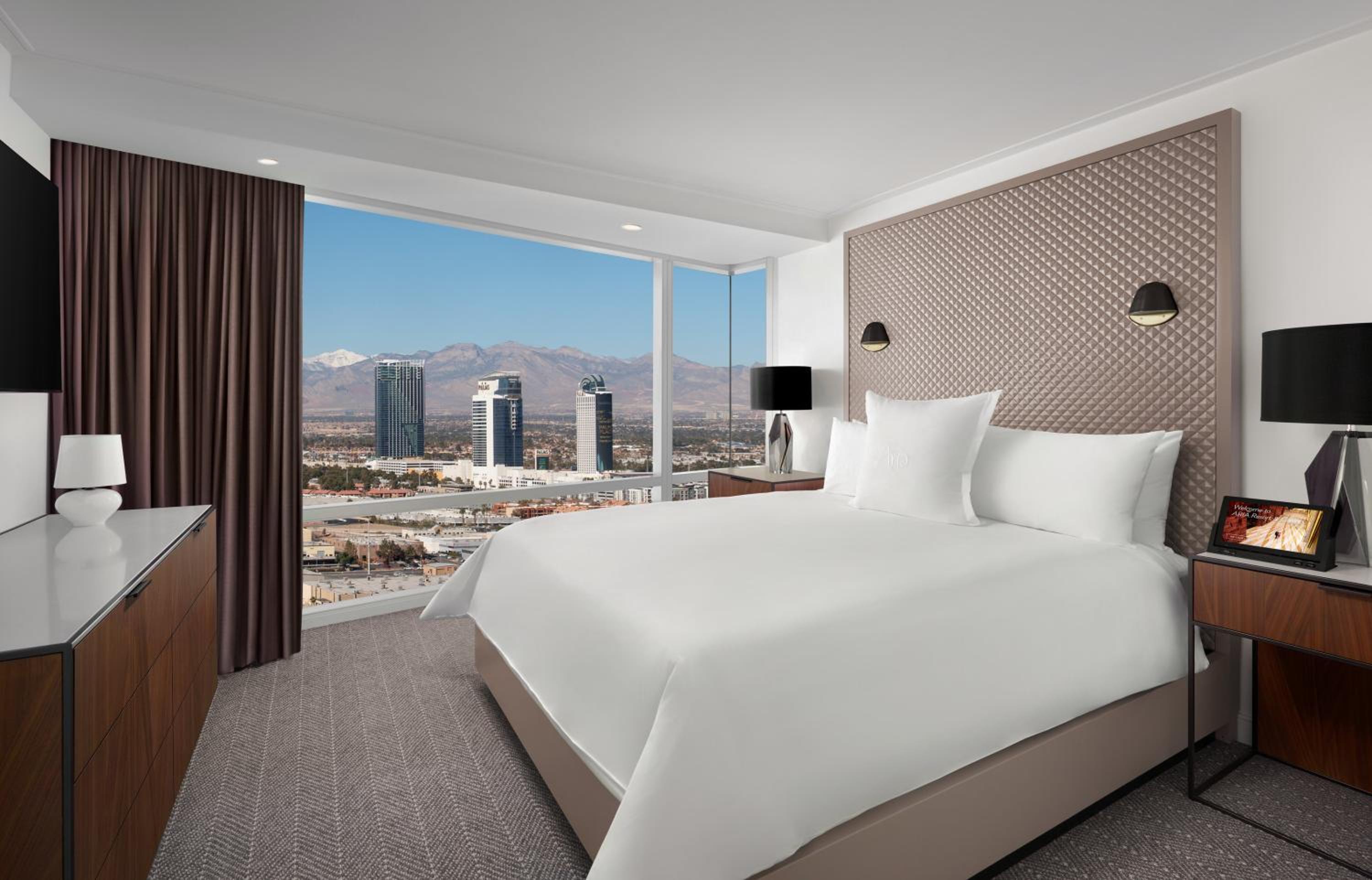 Corner Suite - Photo 1