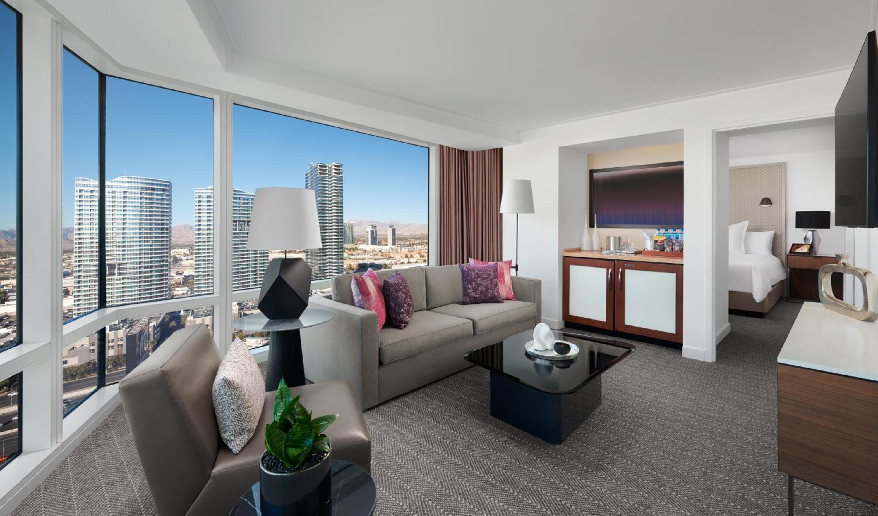 Corner Suite - Photo 2