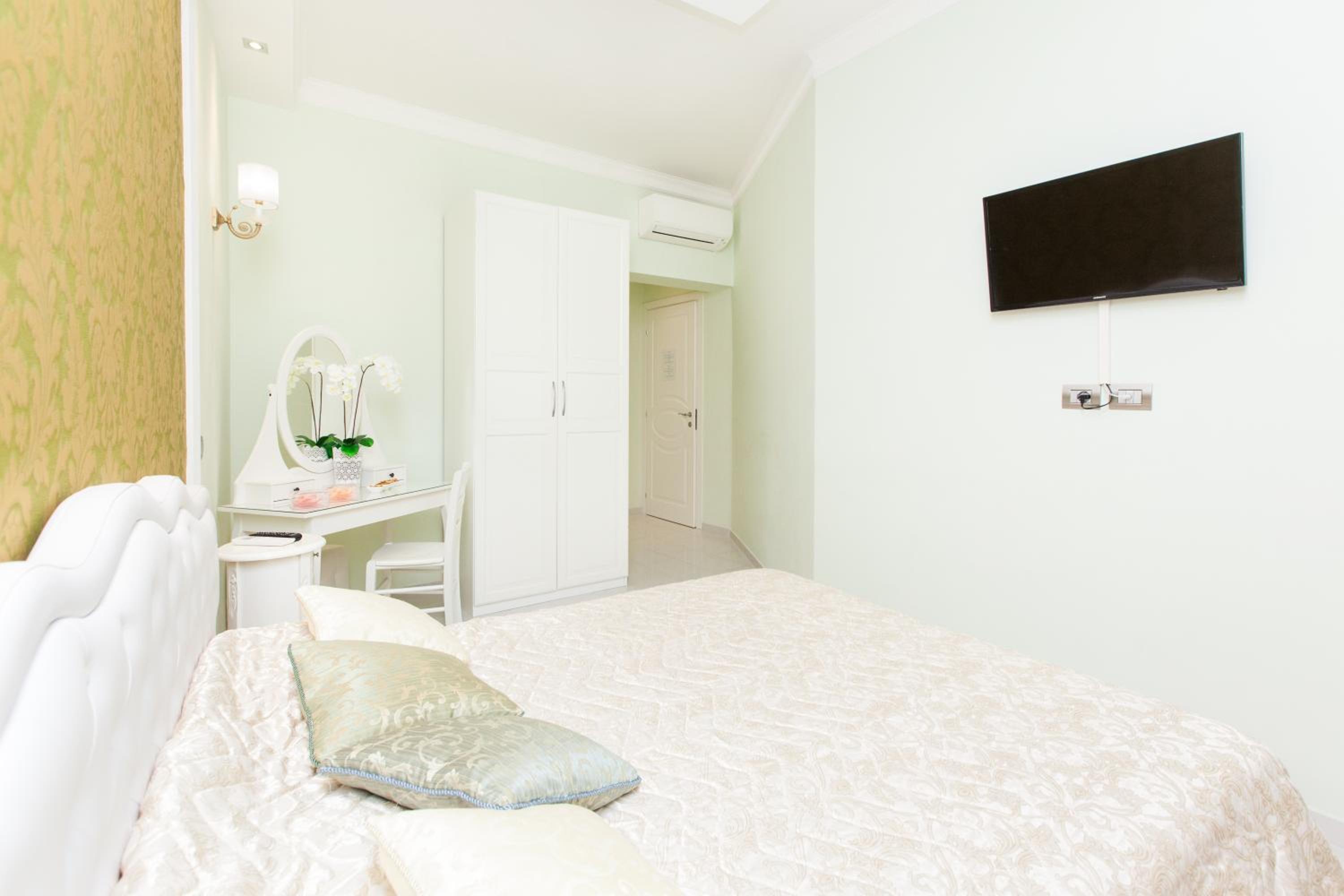 Basic Double Room photo 2