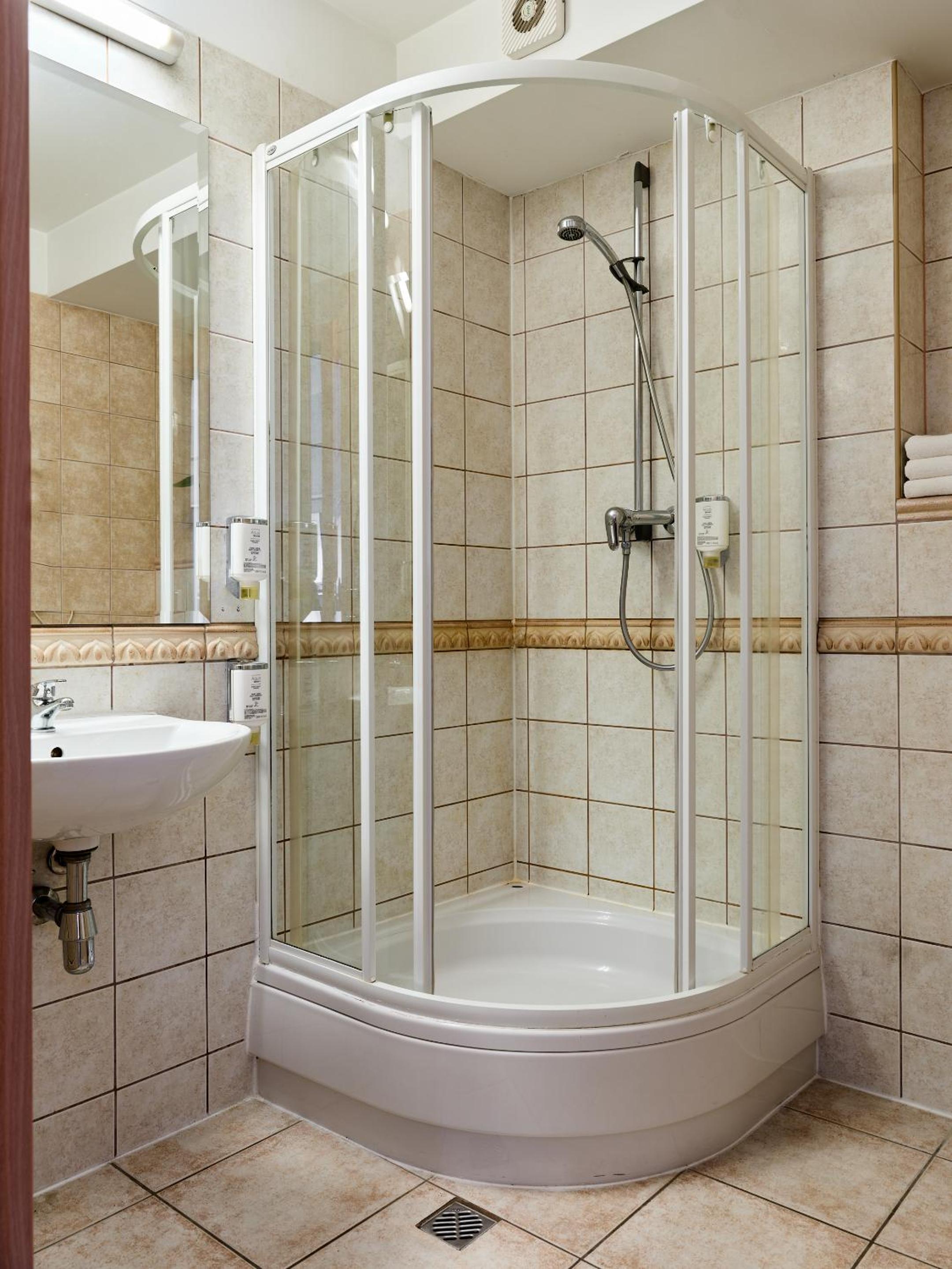 Economy Double or Twin Room photo 3