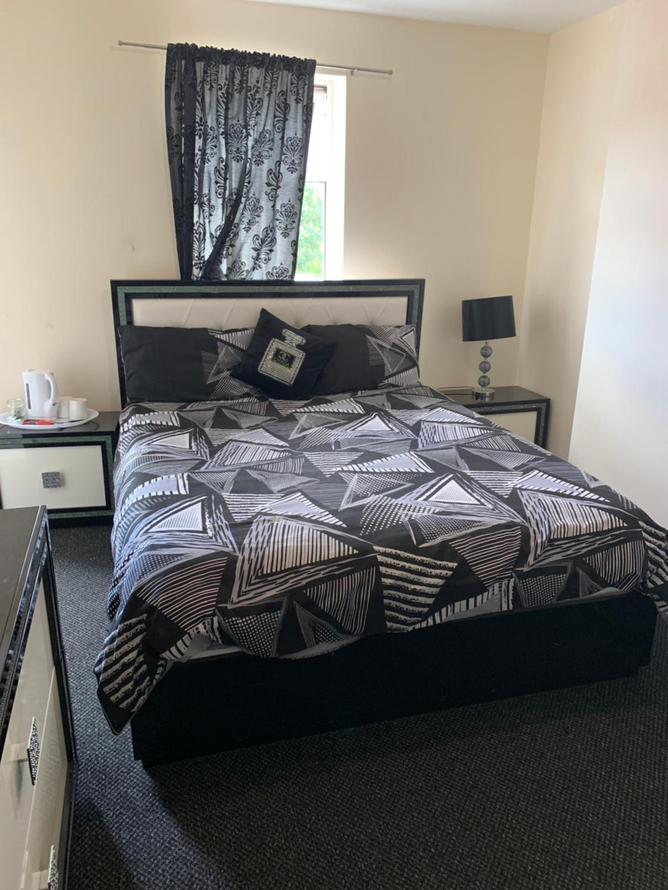 Deluxe King Room photo 2