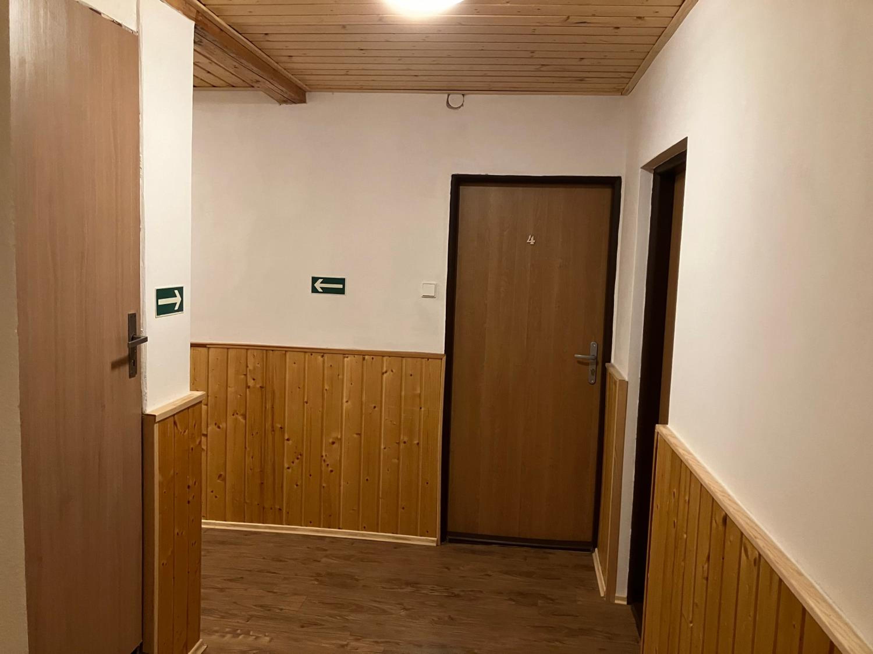 Double or Twin Room with Shared Bathroom photo 1