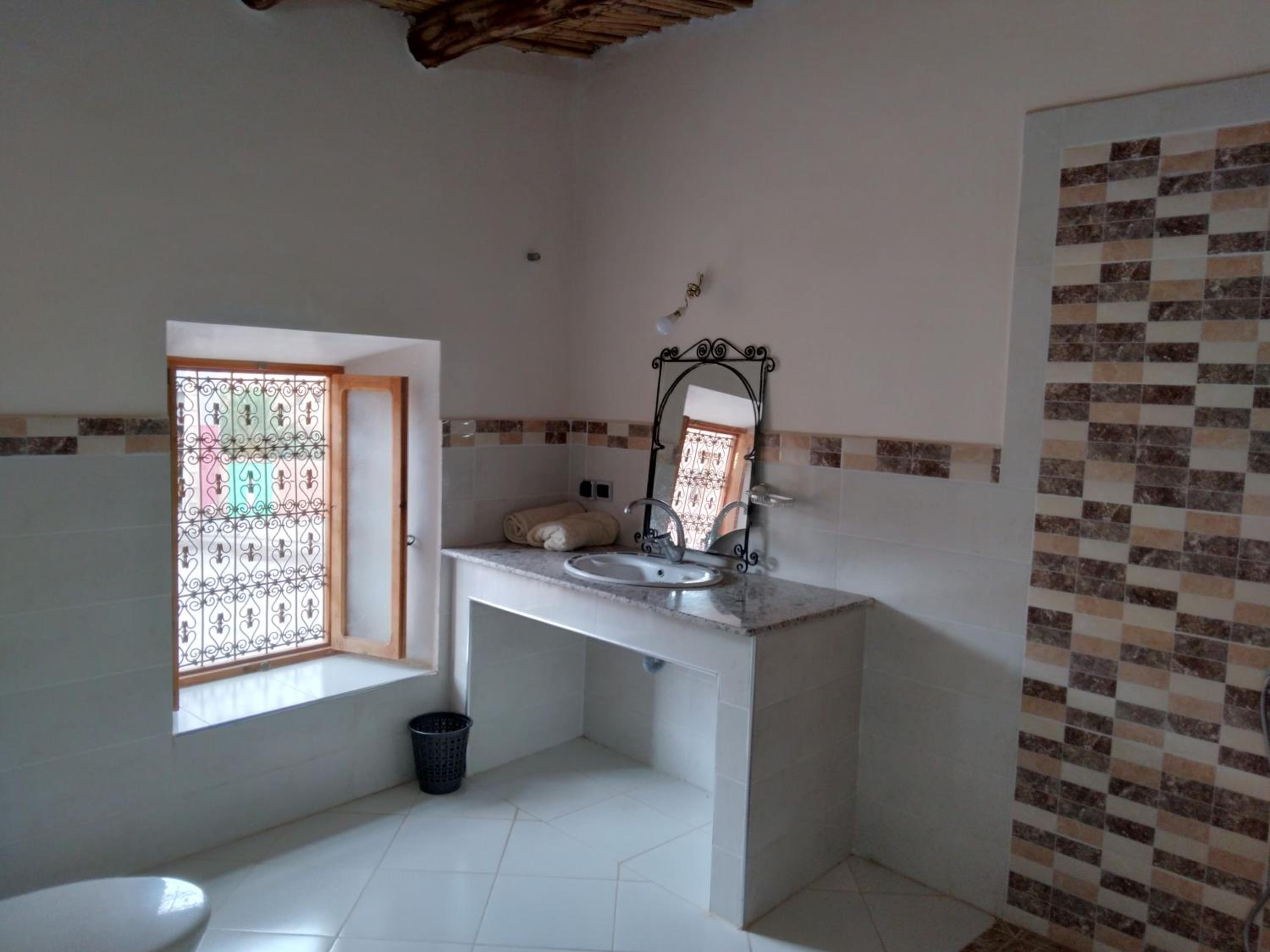 Double Room with Private Bathroom - Photo 3