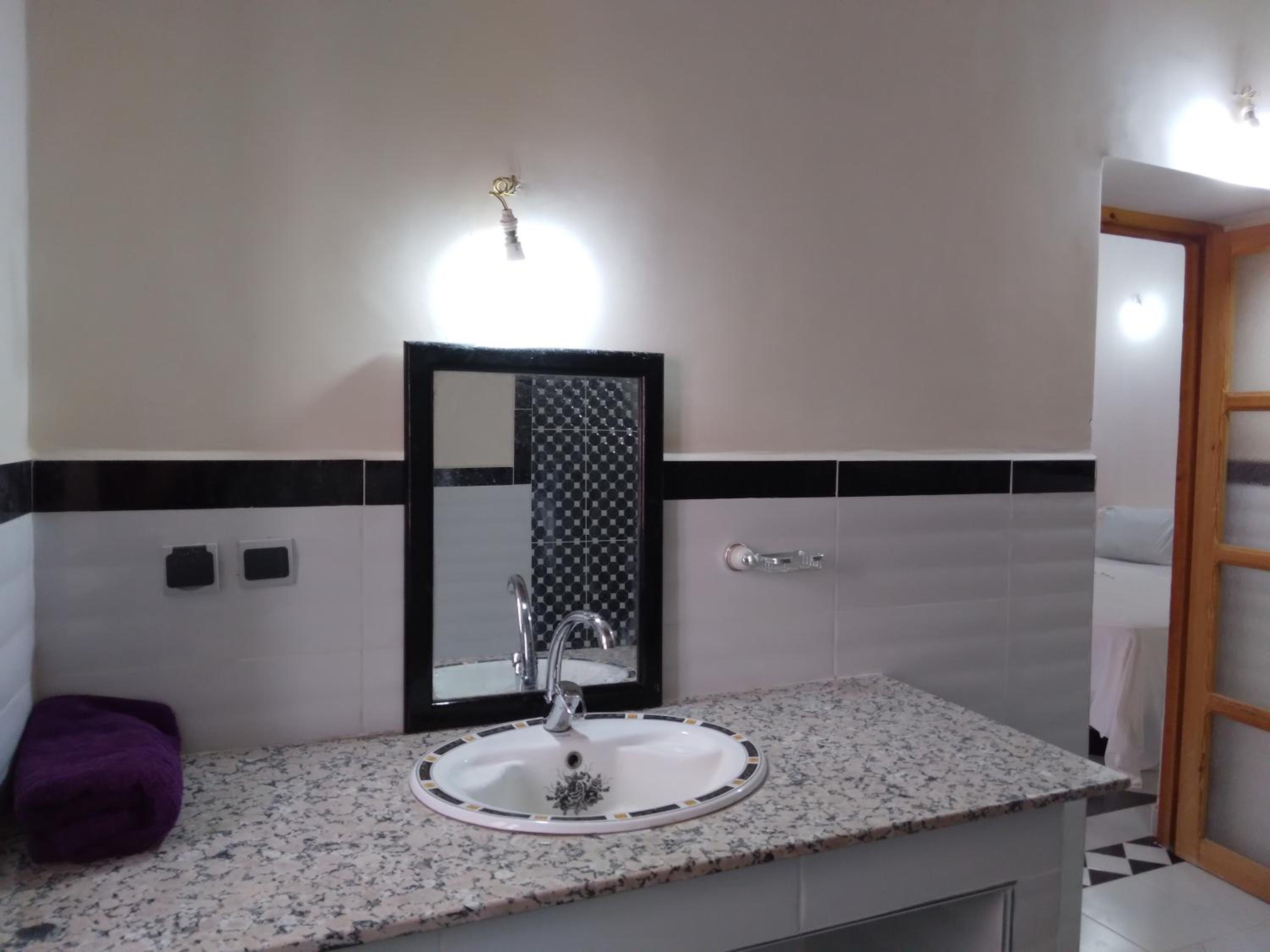 Triple Room with Private Bathroom - Photo 4