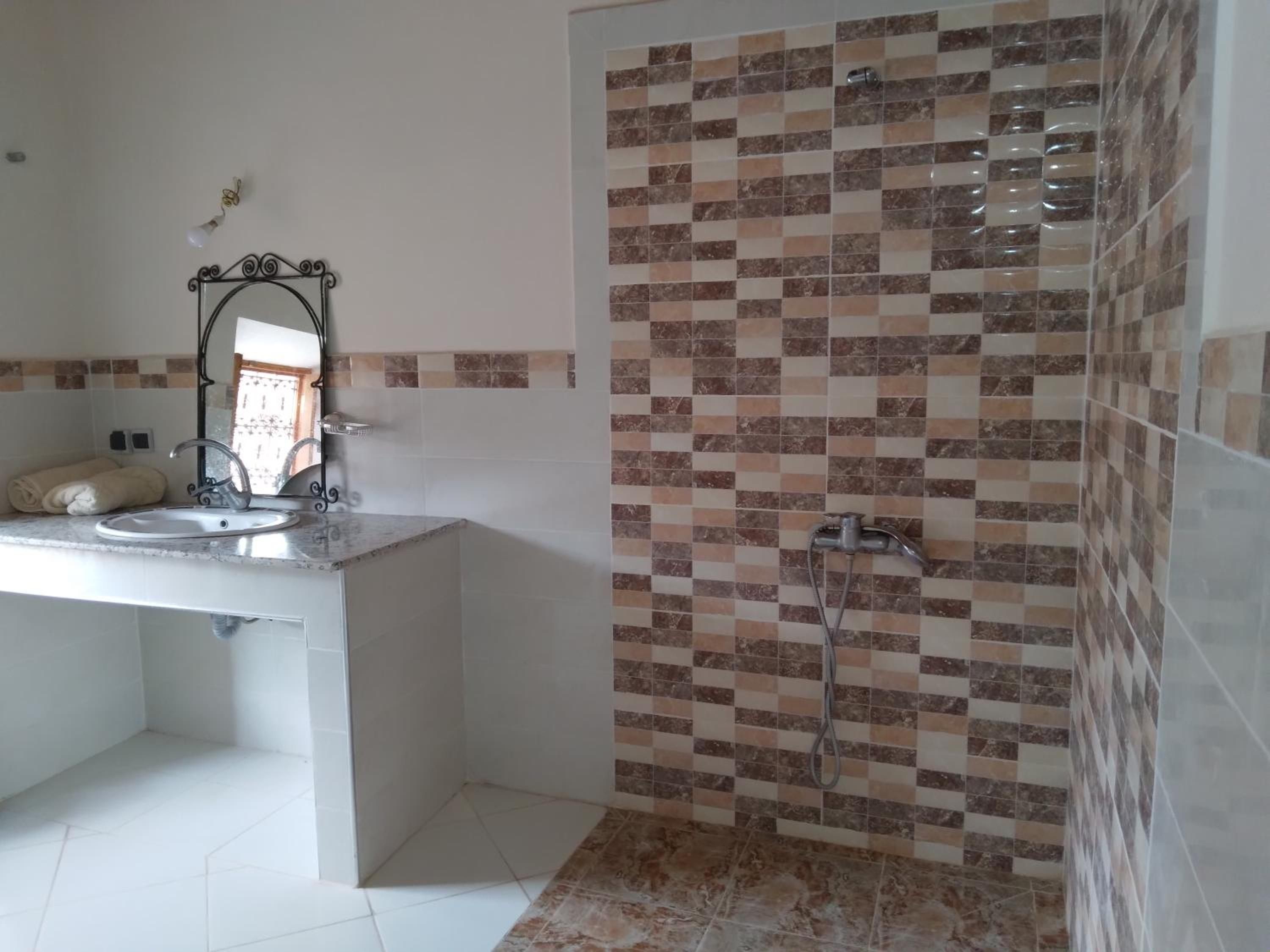 Double Room with Private Bathroom - Photo 6
