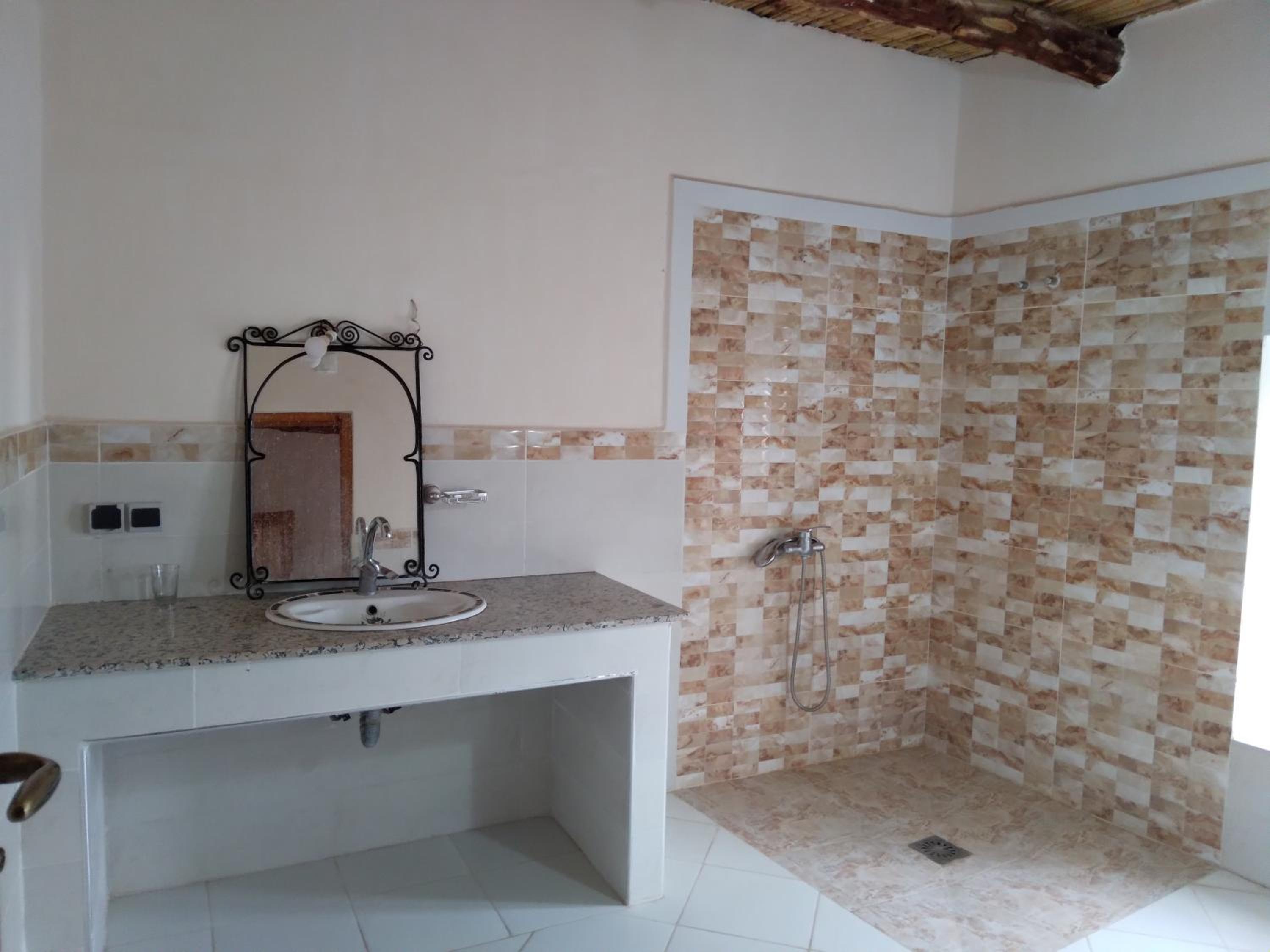 Double Room with Private Bathroom - Photo 4