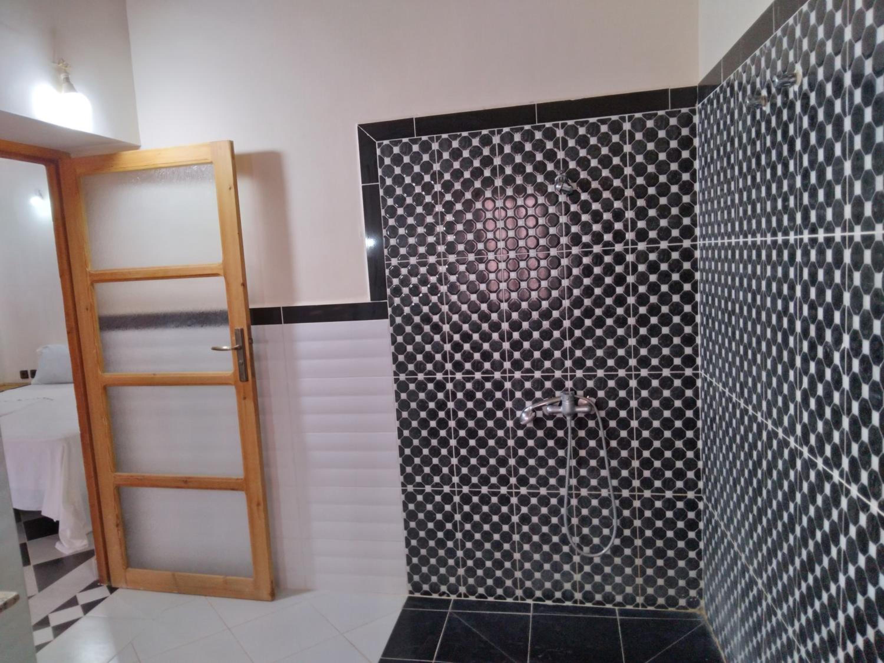 Triple Room with Private Bathroom - Photo 5