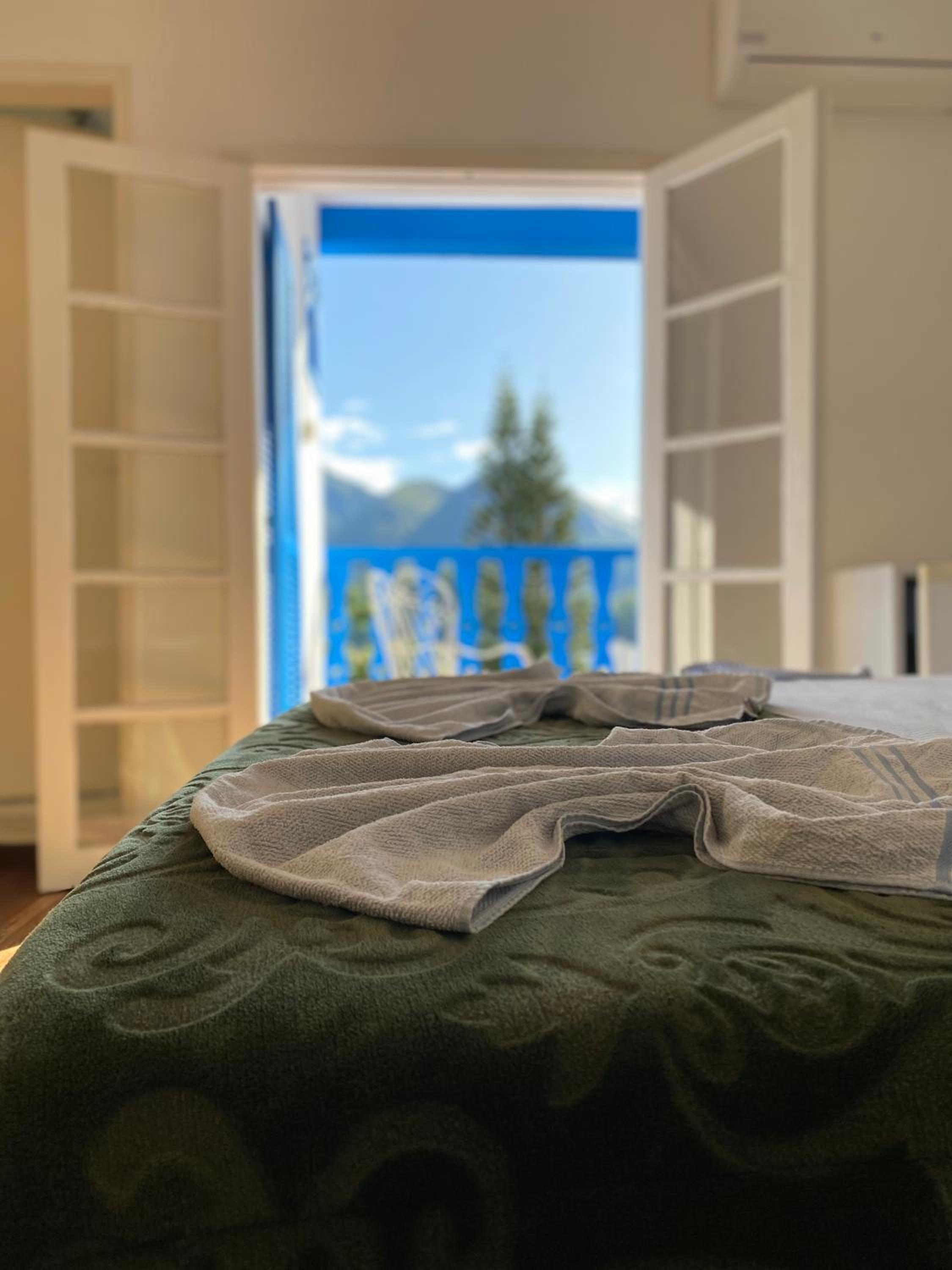 Deluxe Room (1 adult + 1 child)