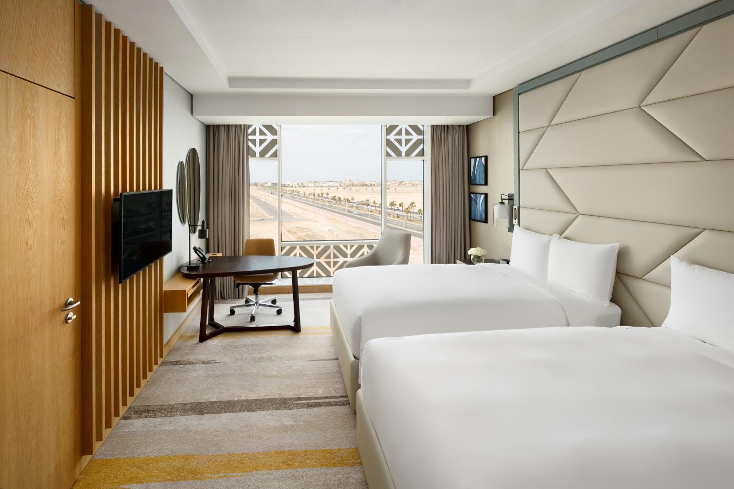 Standard Room with Two Queen Beds - Photo 4