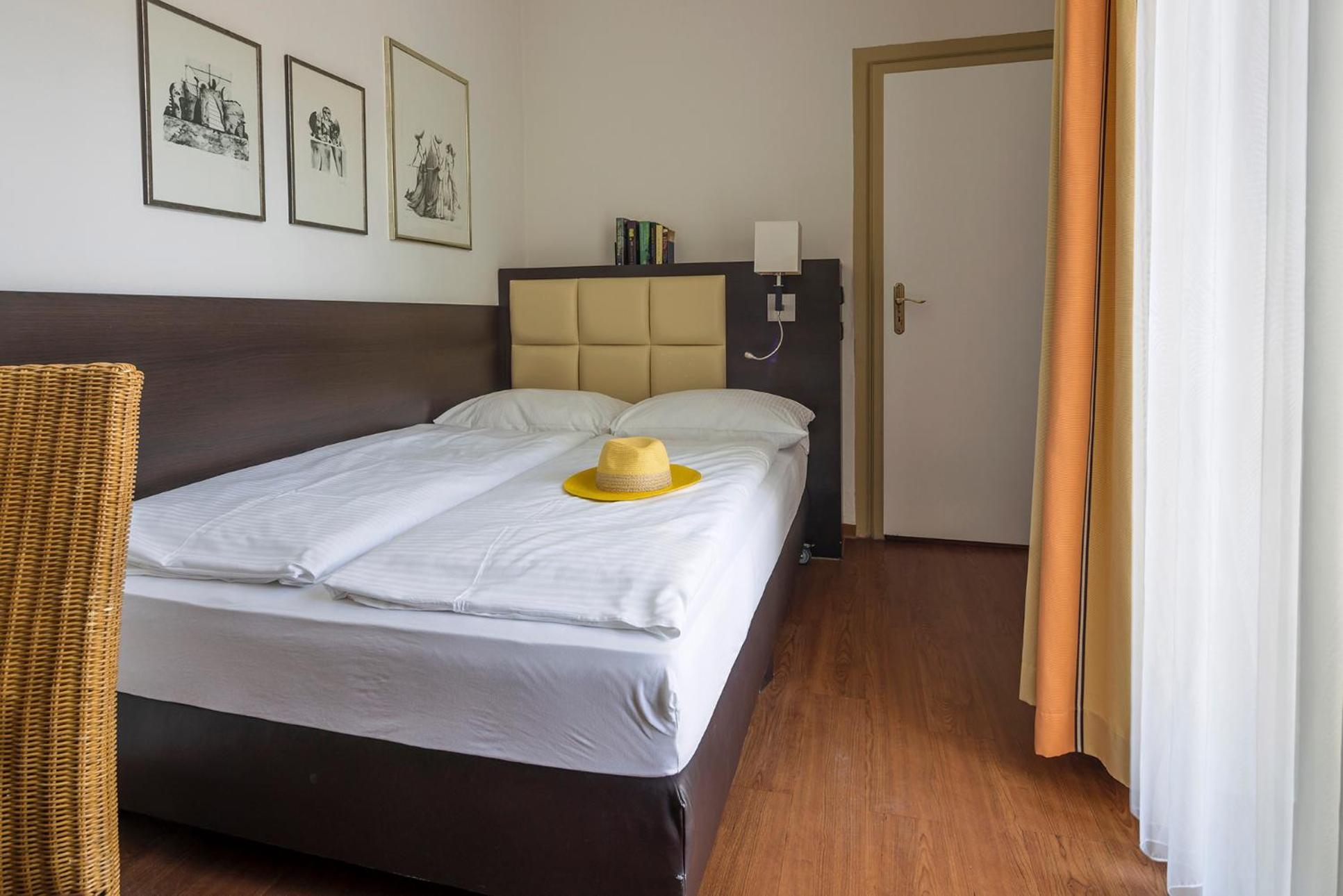 Budget Double Room - Photo 1
