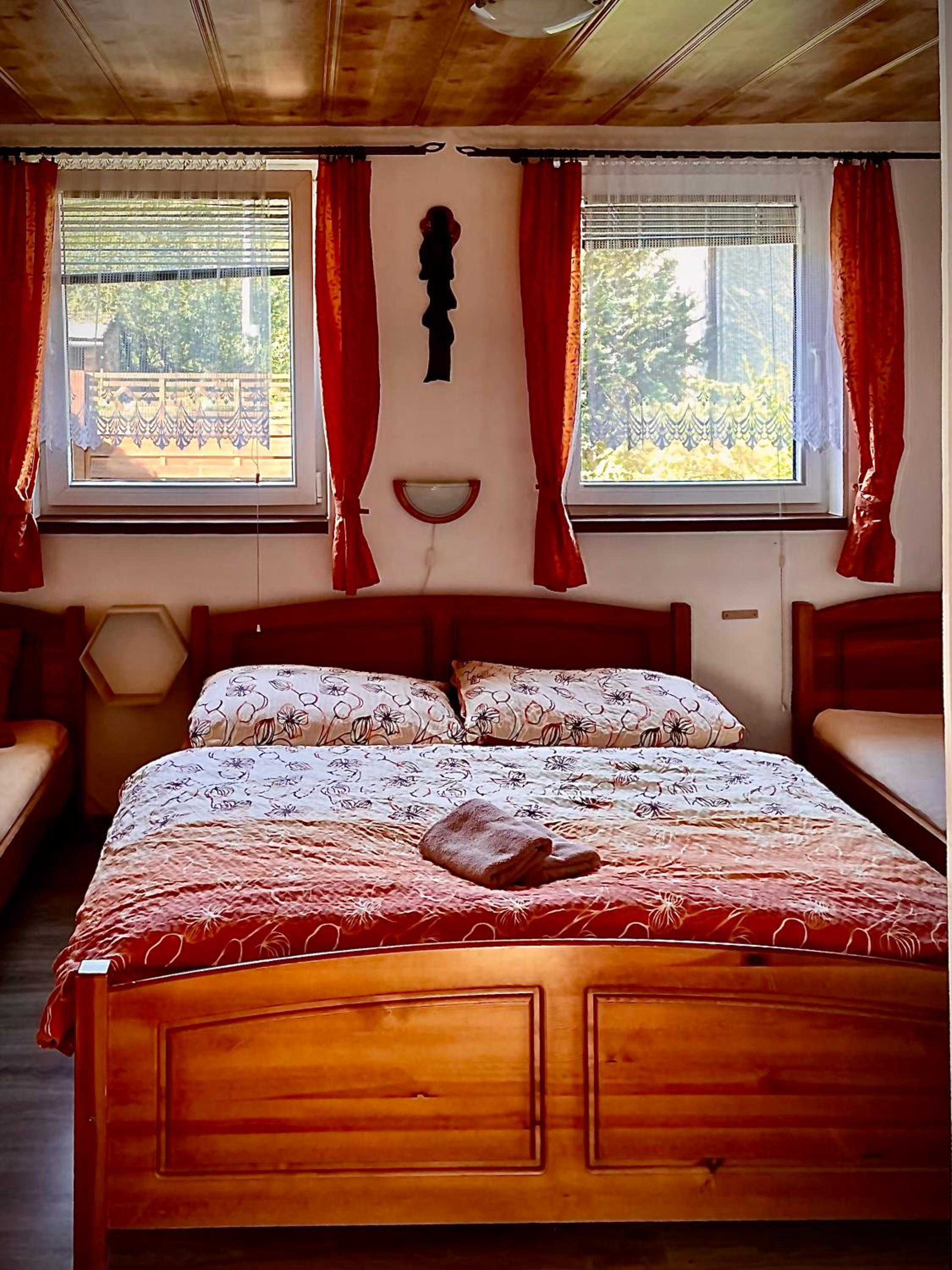 One-Bedroom Apartment photo 1