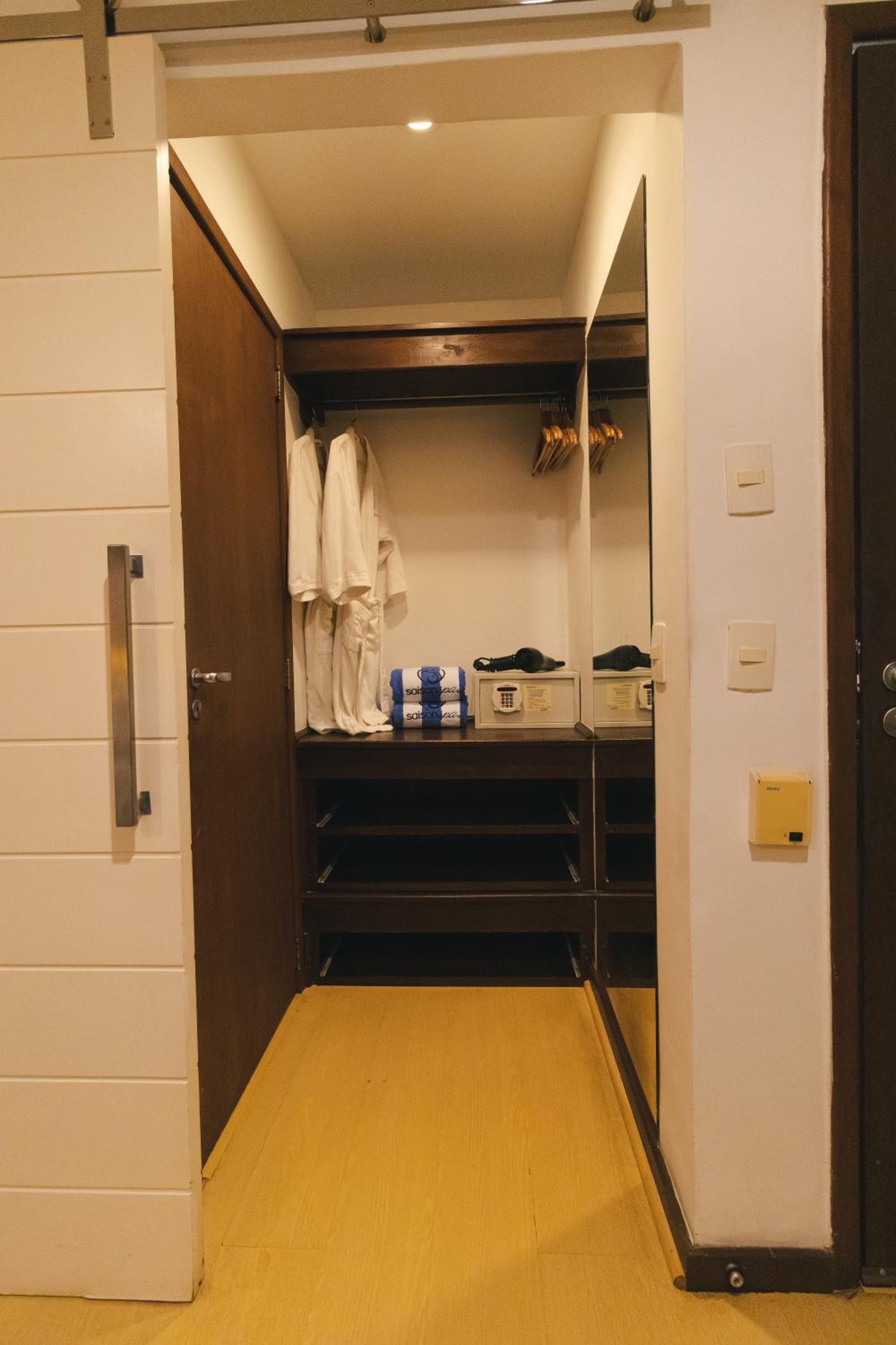 Superior King Suite photo 2