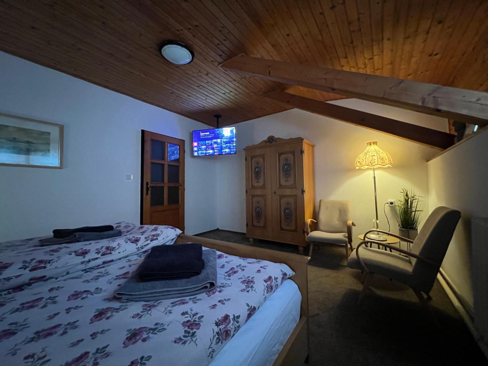Double Room with Private Bathroom - Photo 1