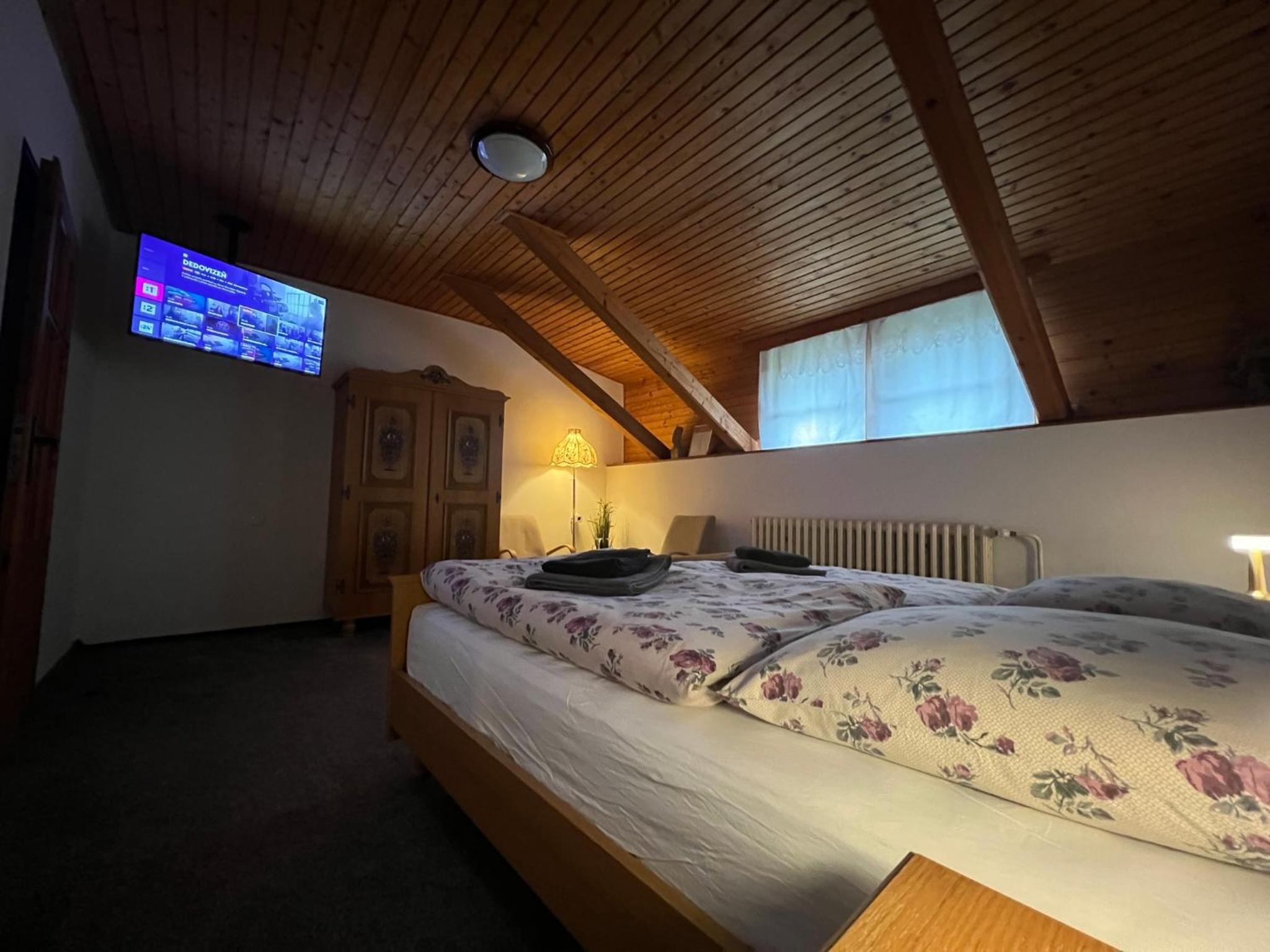 Double Room with Private Bathroom - Photo 34
