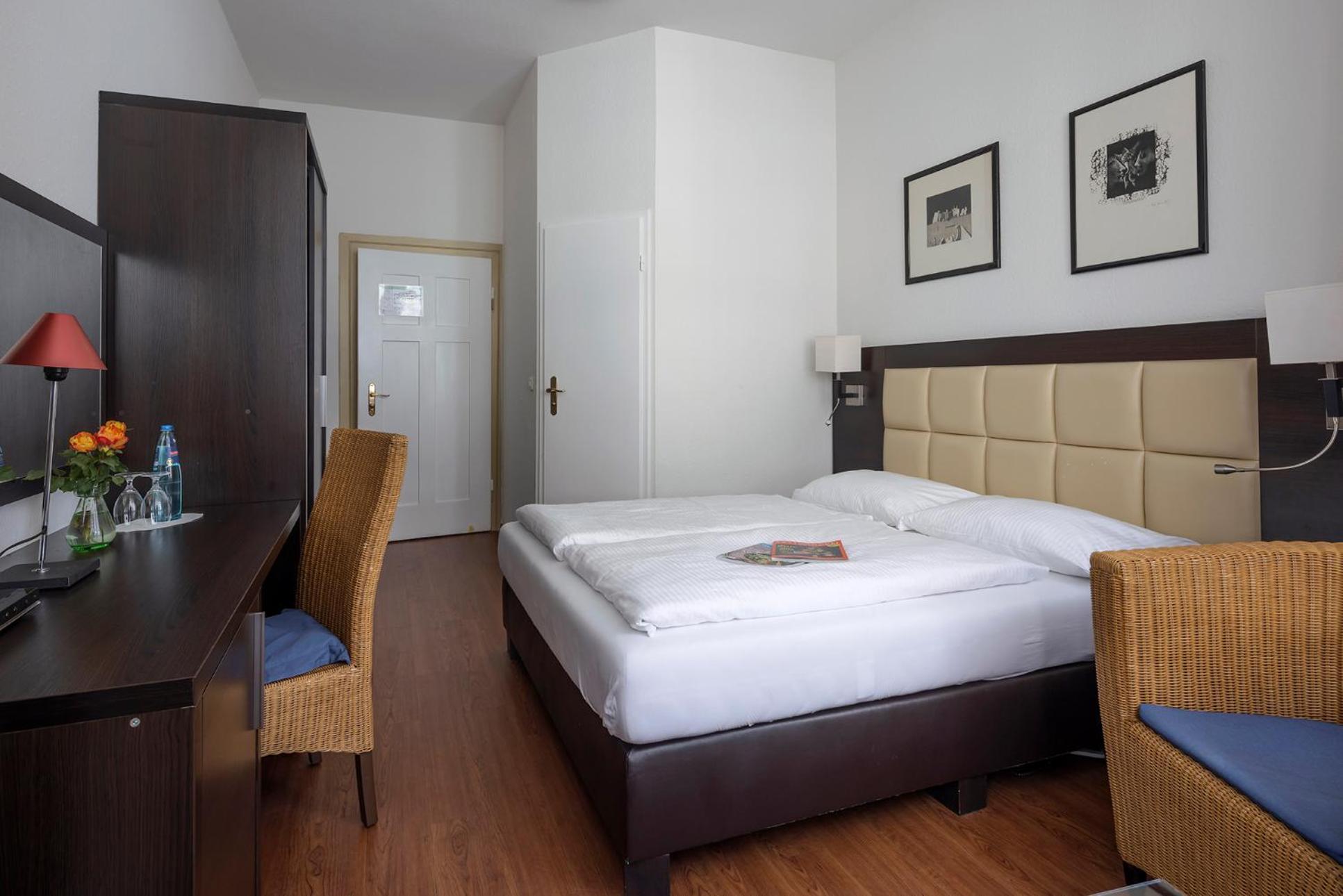 Standard Double Room (Queen Bed 1.50mx2.0 ft) - Photo 3