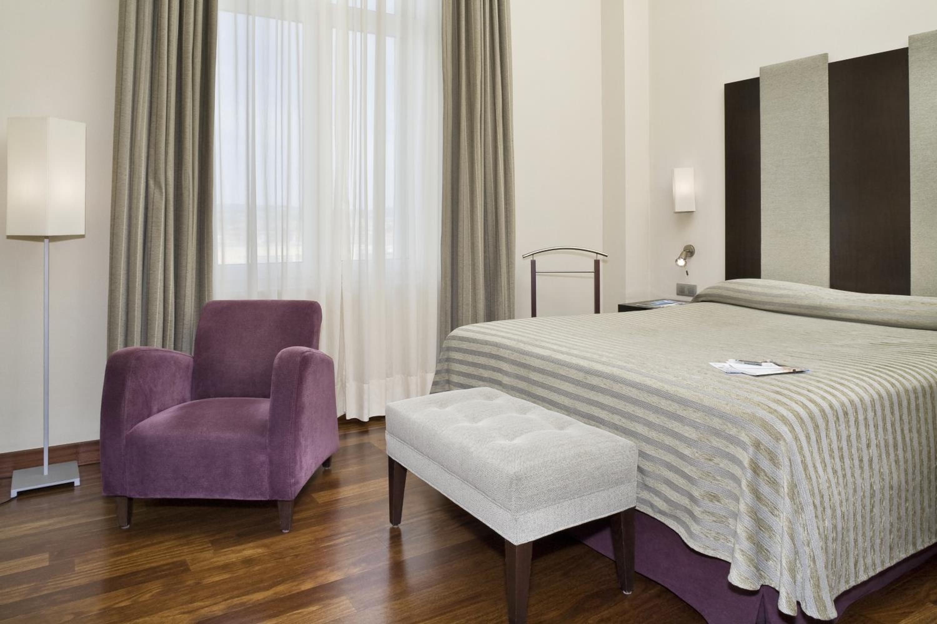 Double or Twin Room (1-2 Adults) - Photo 4