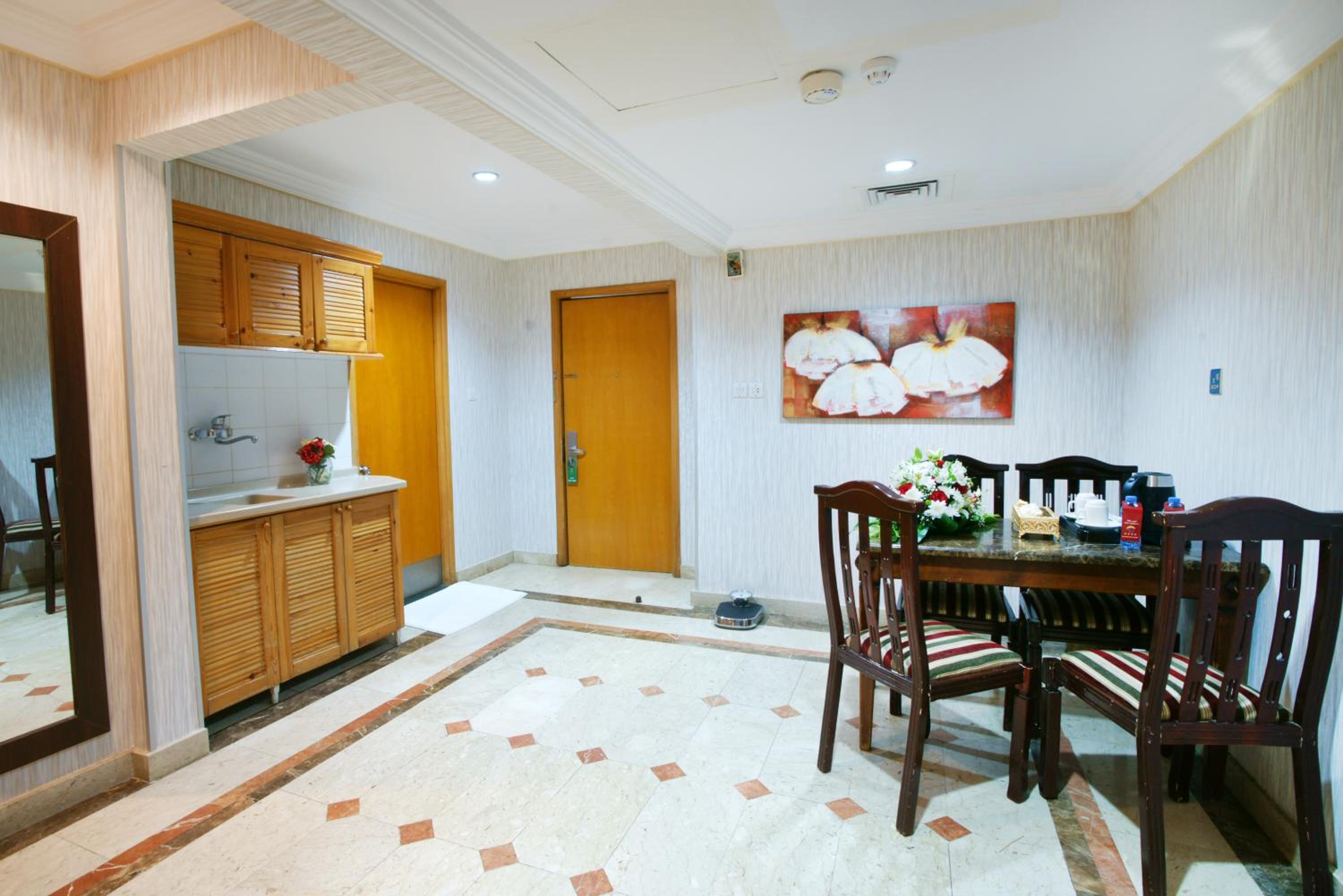 Executive Suite thumbnail 6