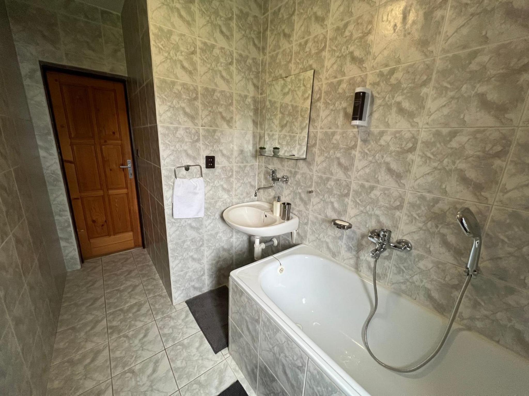Apartment with Balcony - Photo 45
