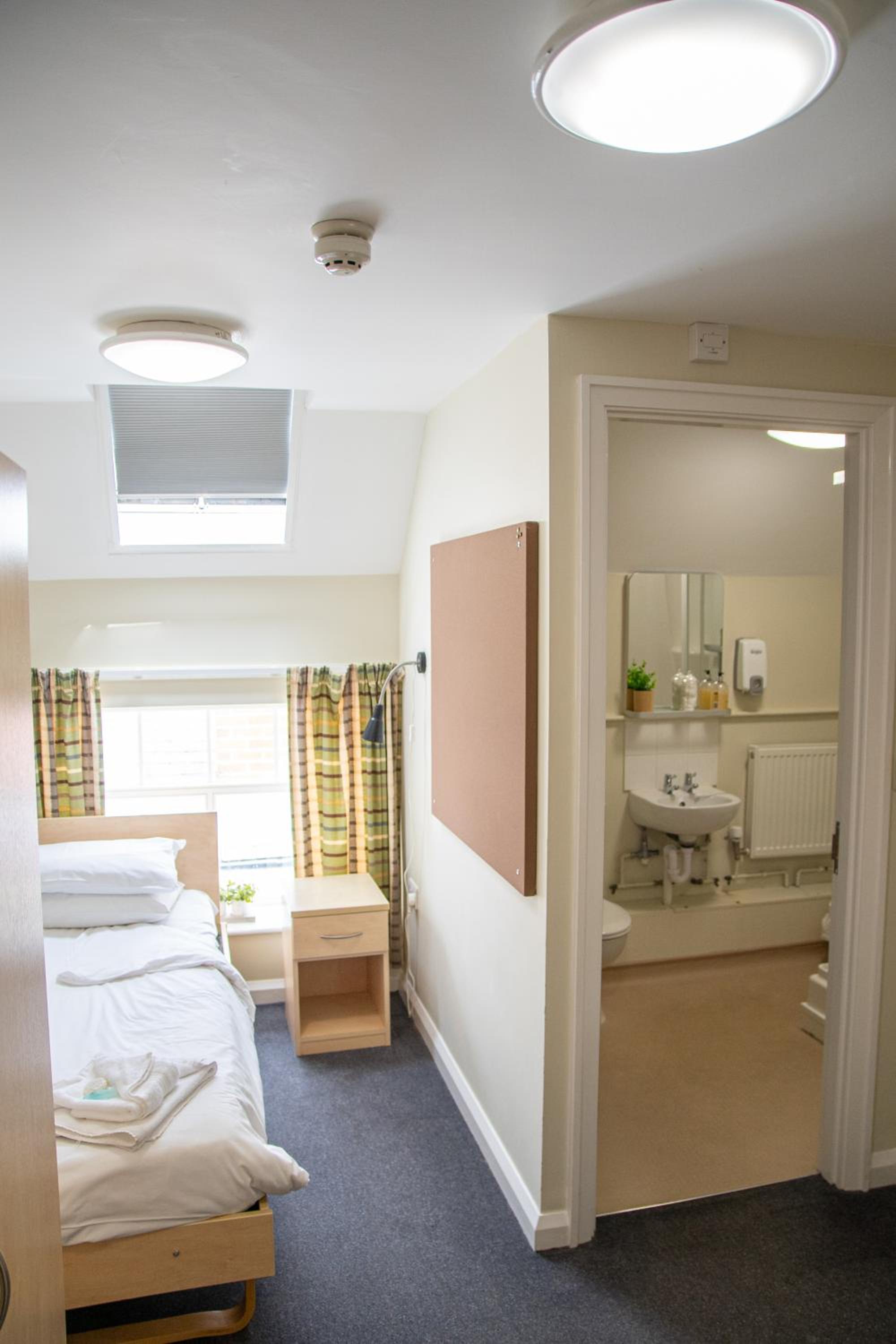 Single Room With Private Bathroom photo 1
