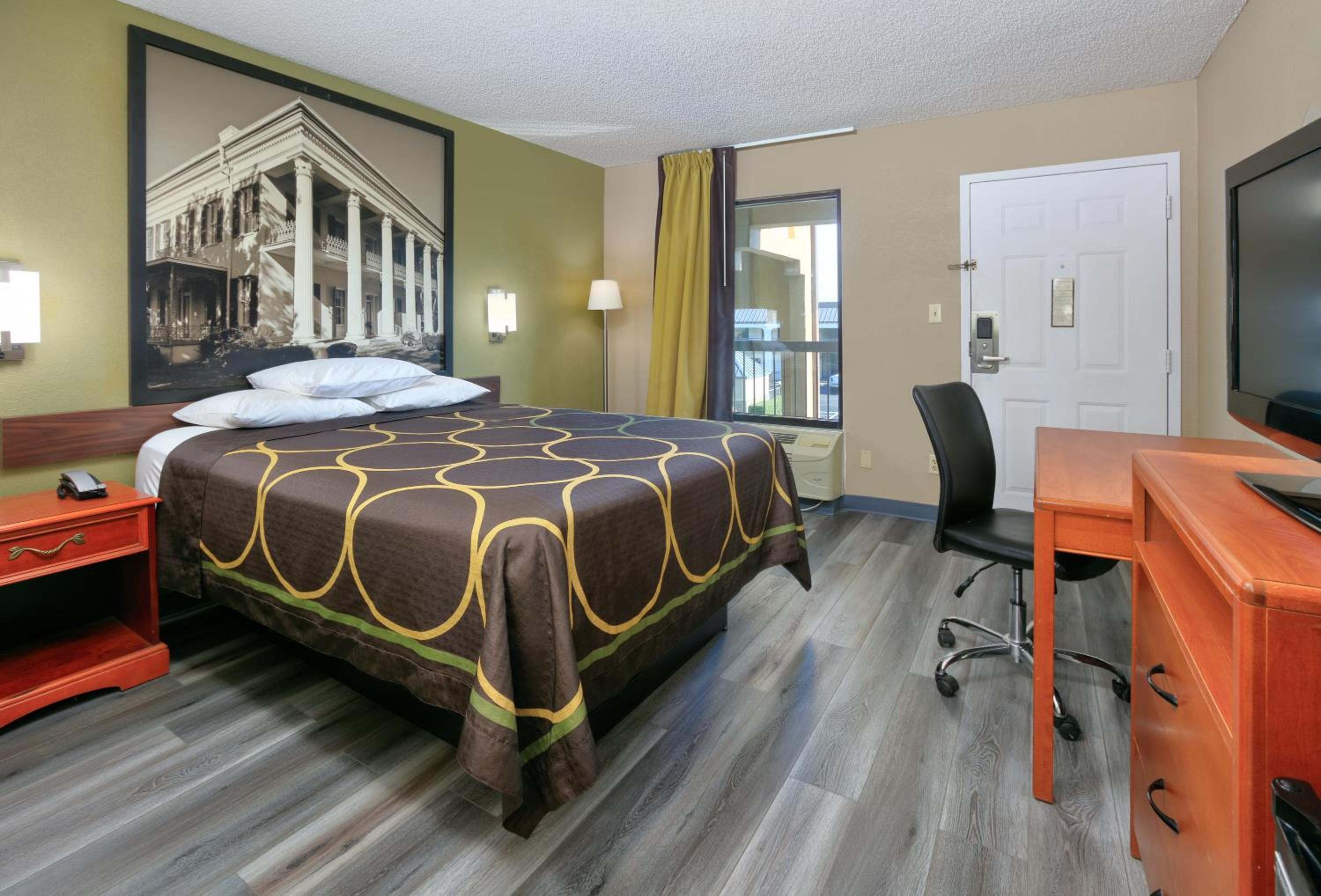 Queen Room - Non-Smoking - Photo 1