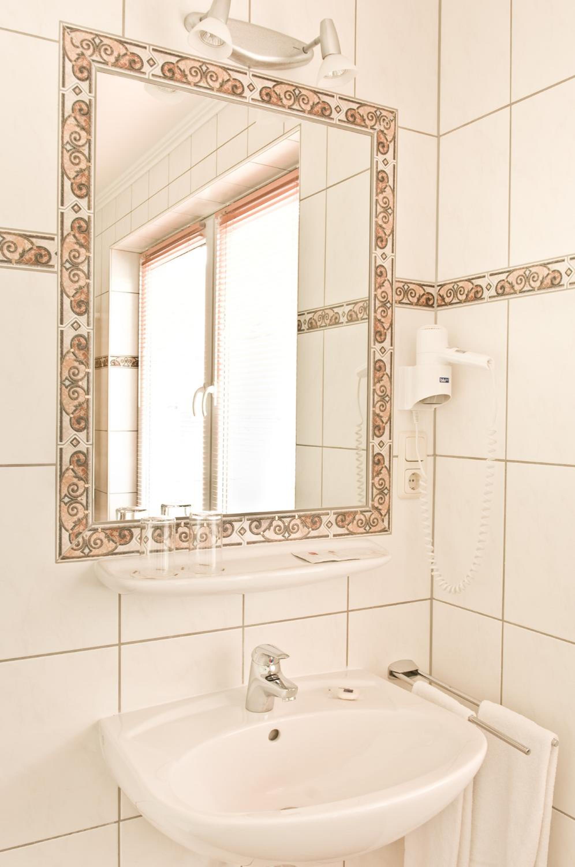 Standard Double Room - Photo 6