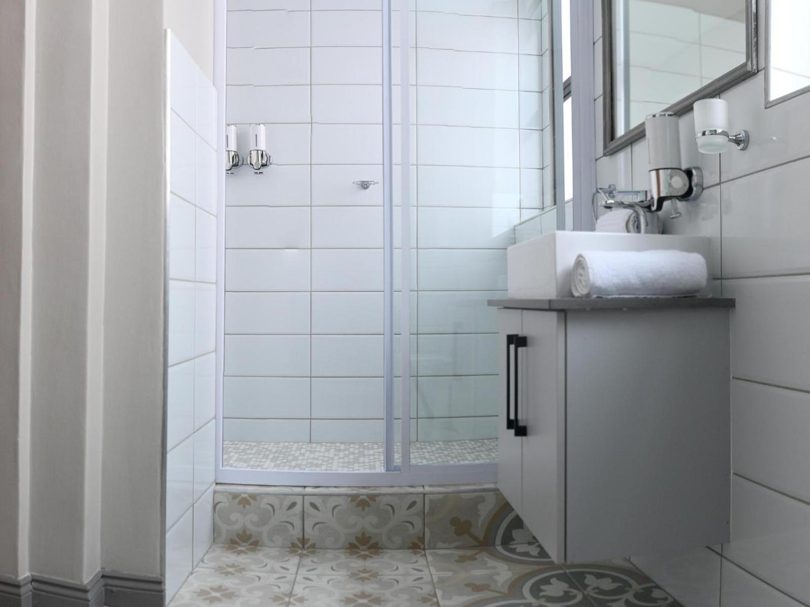 Two-Bedroom Apartment - Photo 9