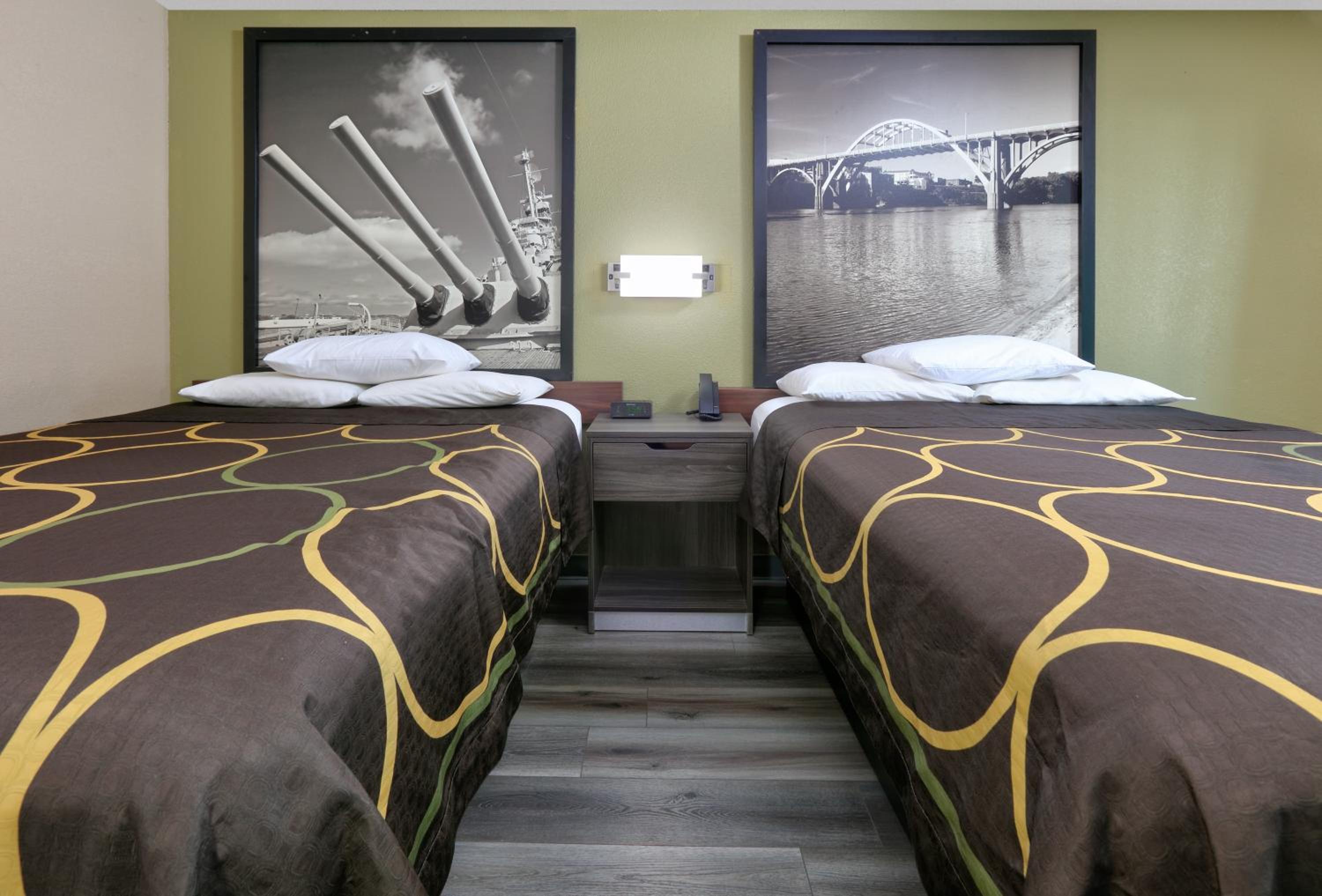 Queen Room with Two Queen Beds -  Non Smoking - Photo 1