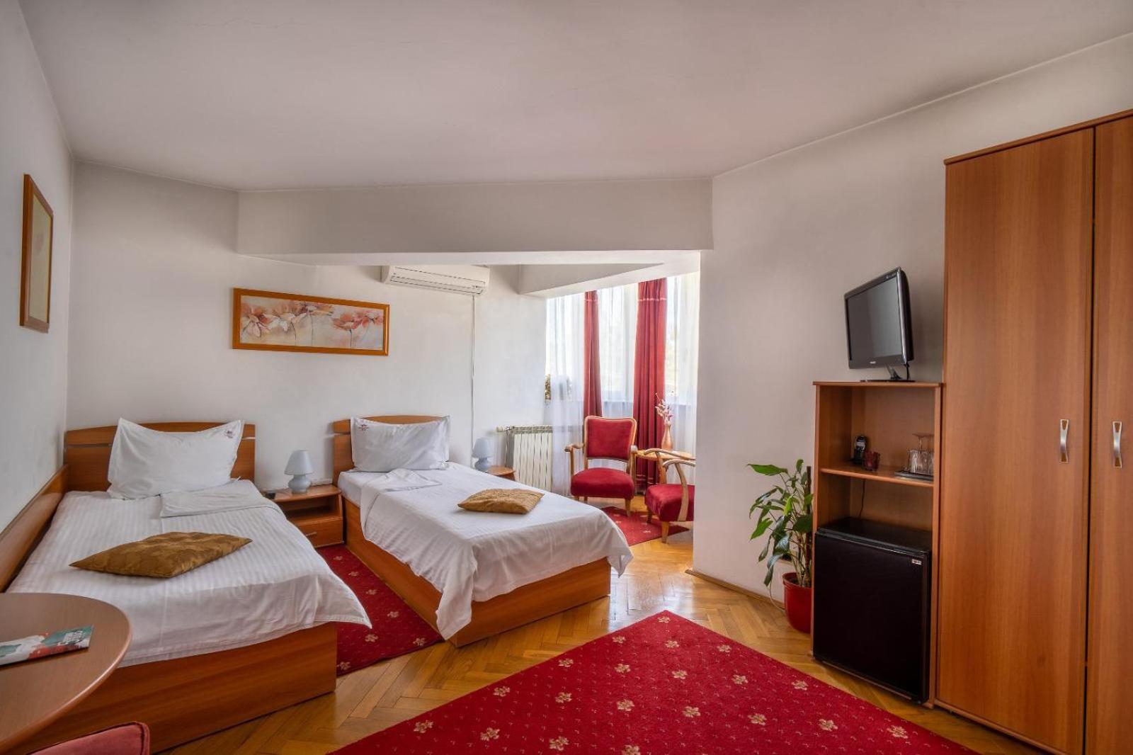 Standard Twin Room - Photo 13