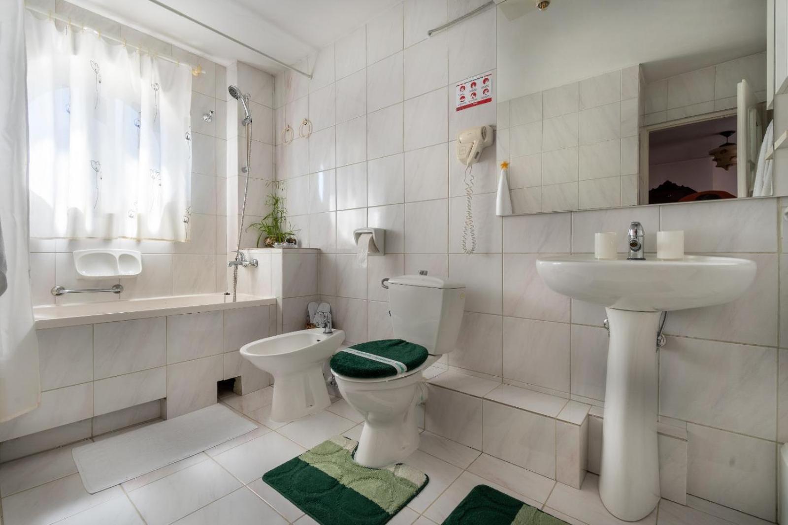 Superior Double Room - Photo 9