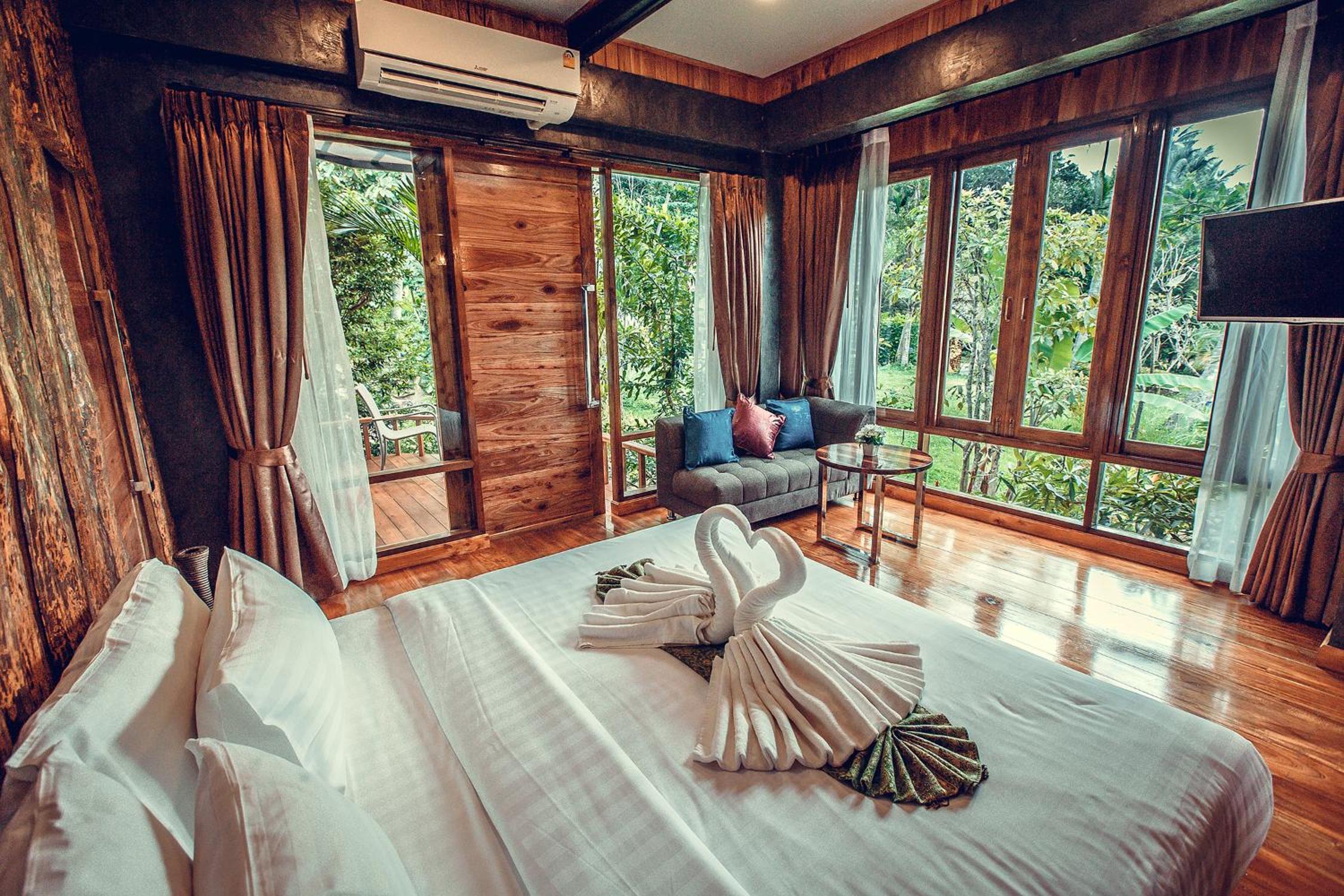Family Room with Garden View