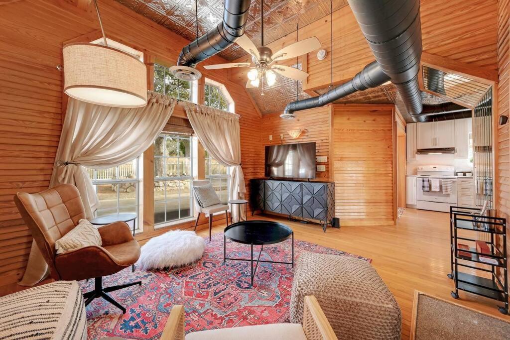 One-Bedroom House photo 1