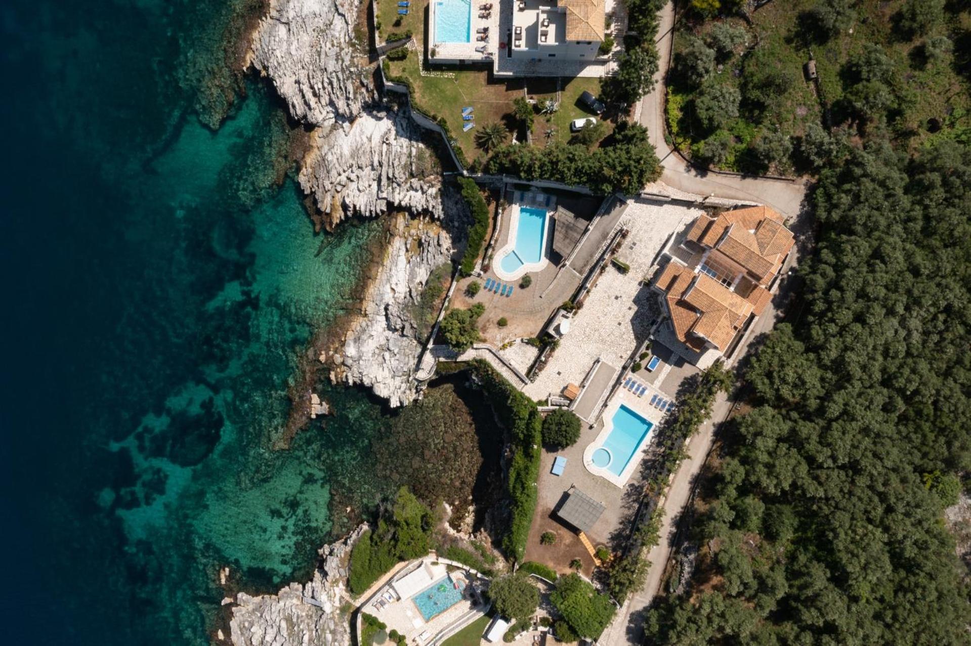 Villa photo 2
