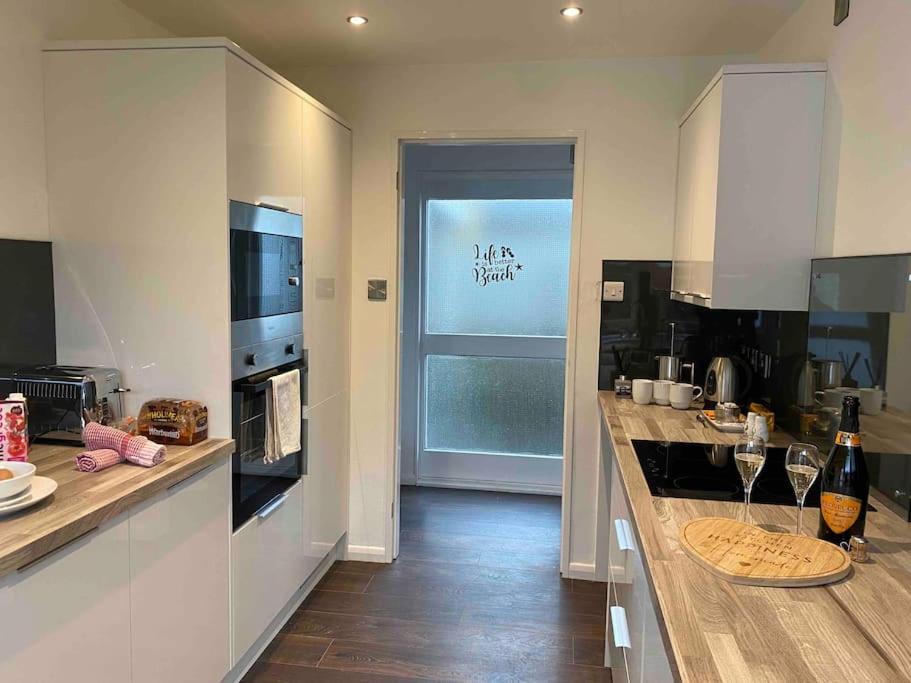 Three-Bedroom House photo 2