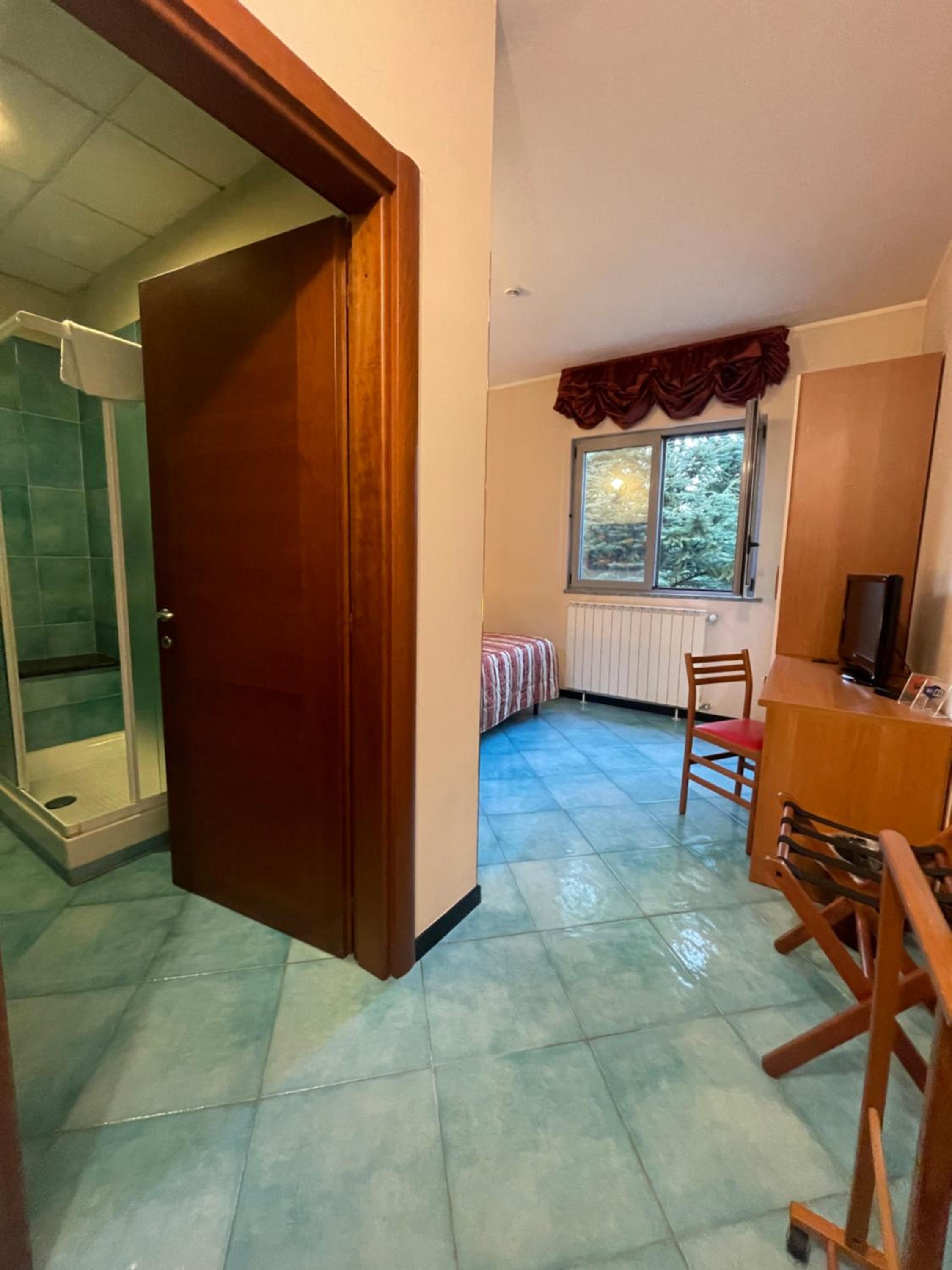Double or Twin Room - Photo 6