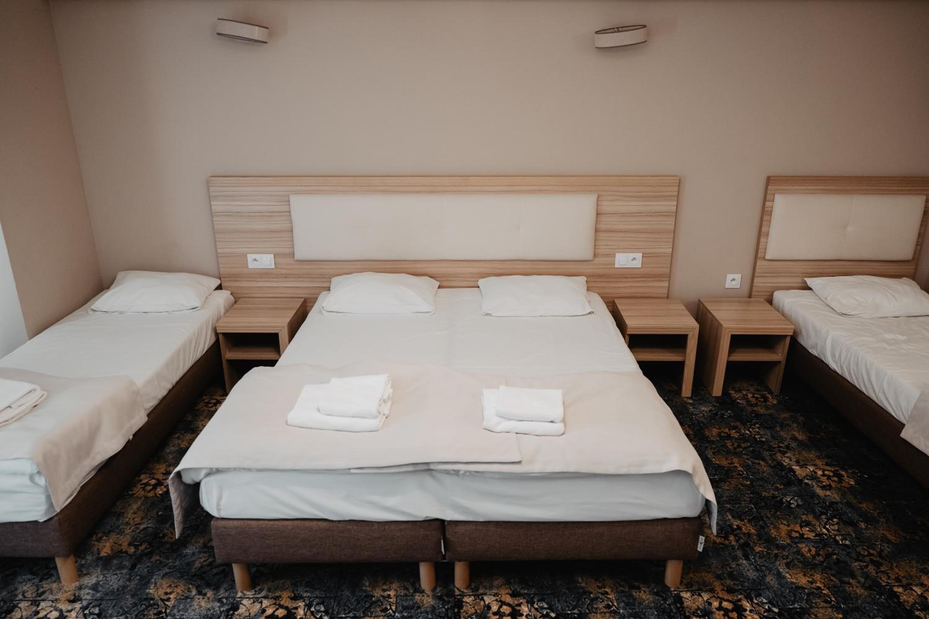 Double or Twin Room - Photo 5