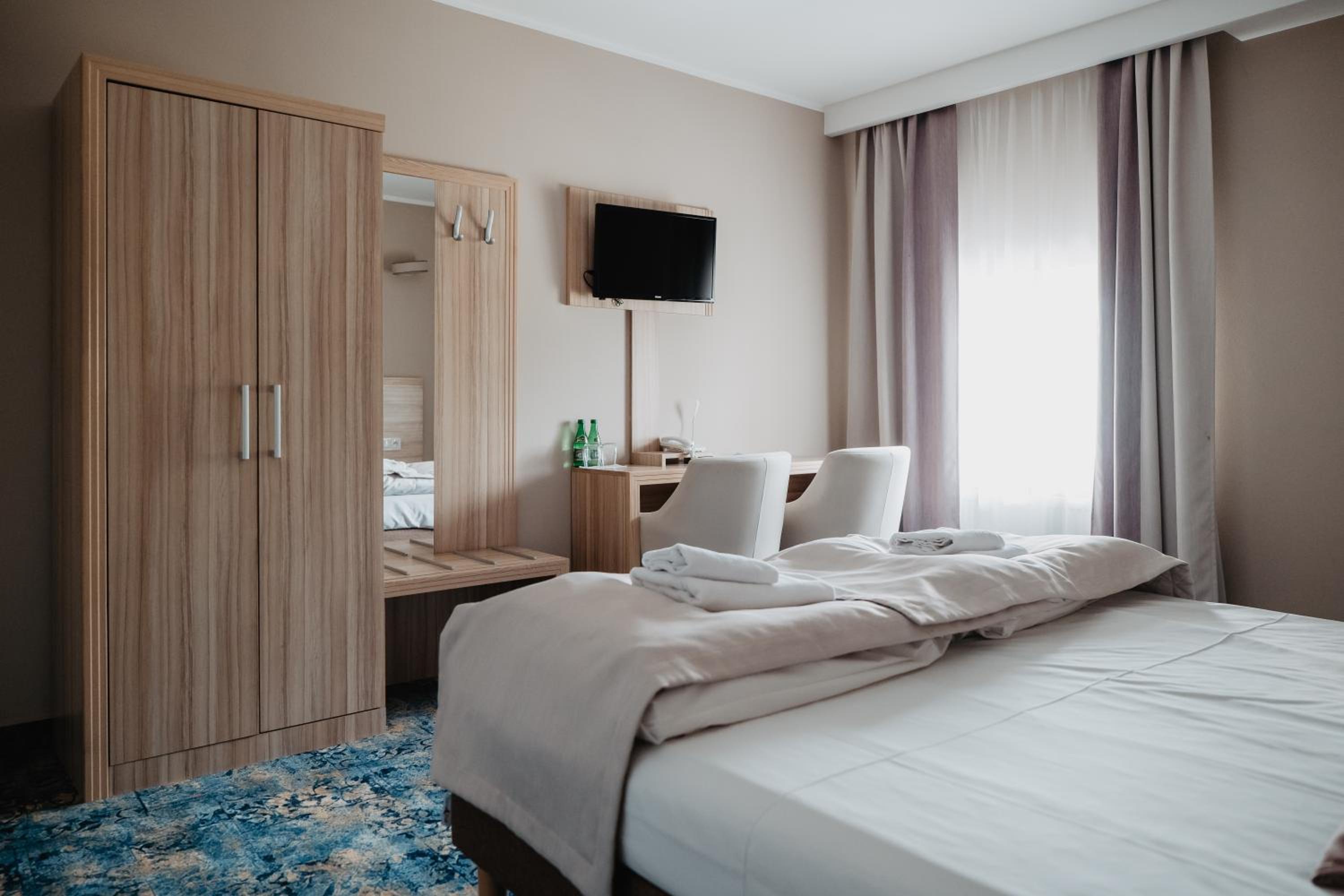 Standard Double Room - Photo 2
