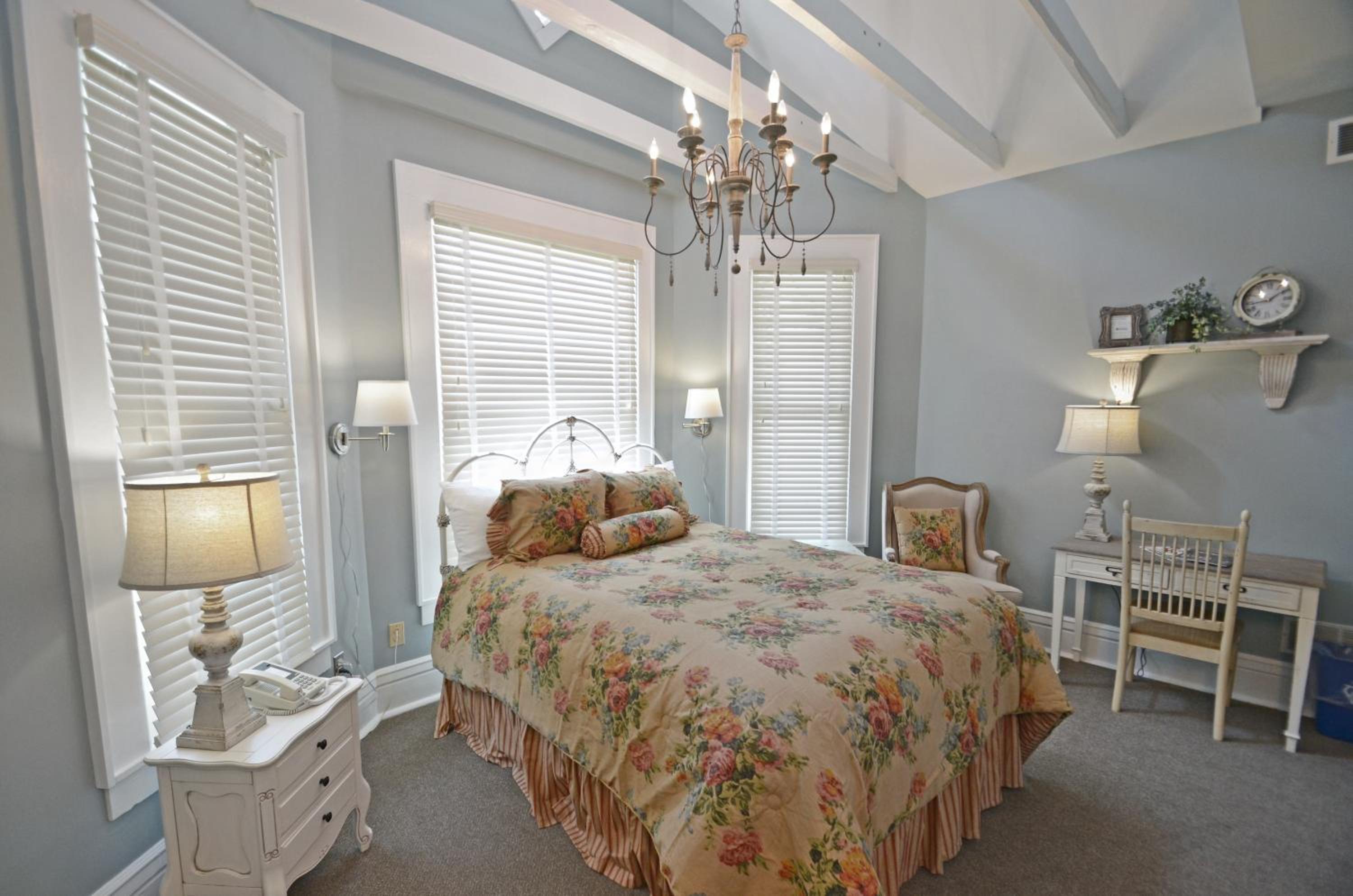 Queen Room - Non-Smoking