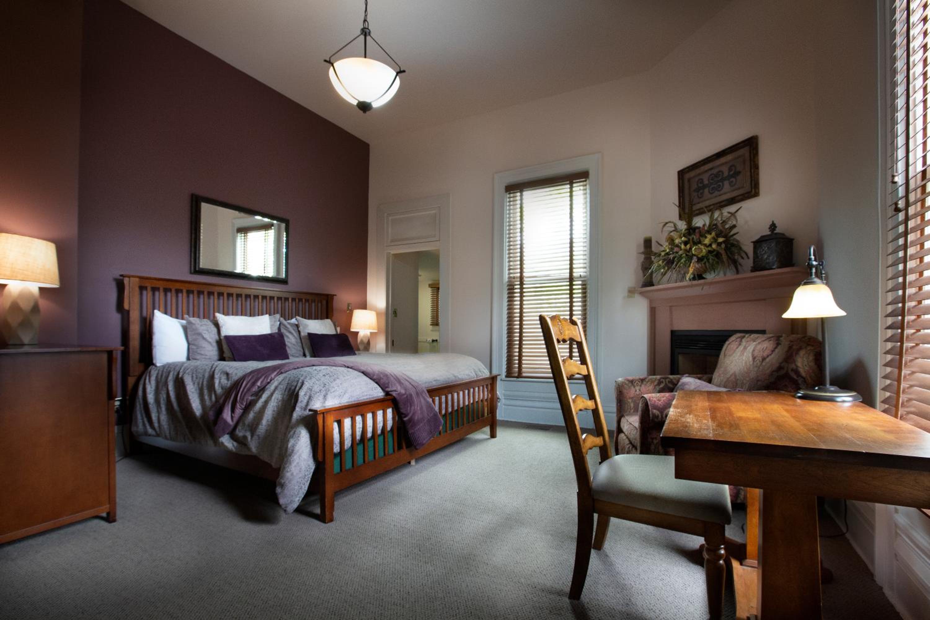 King Room - Non-Smoking photo 3