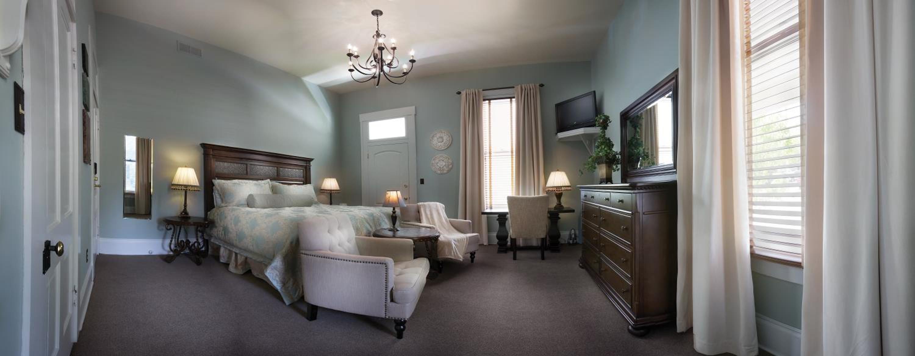 King Room - Non-Smoking photo 2