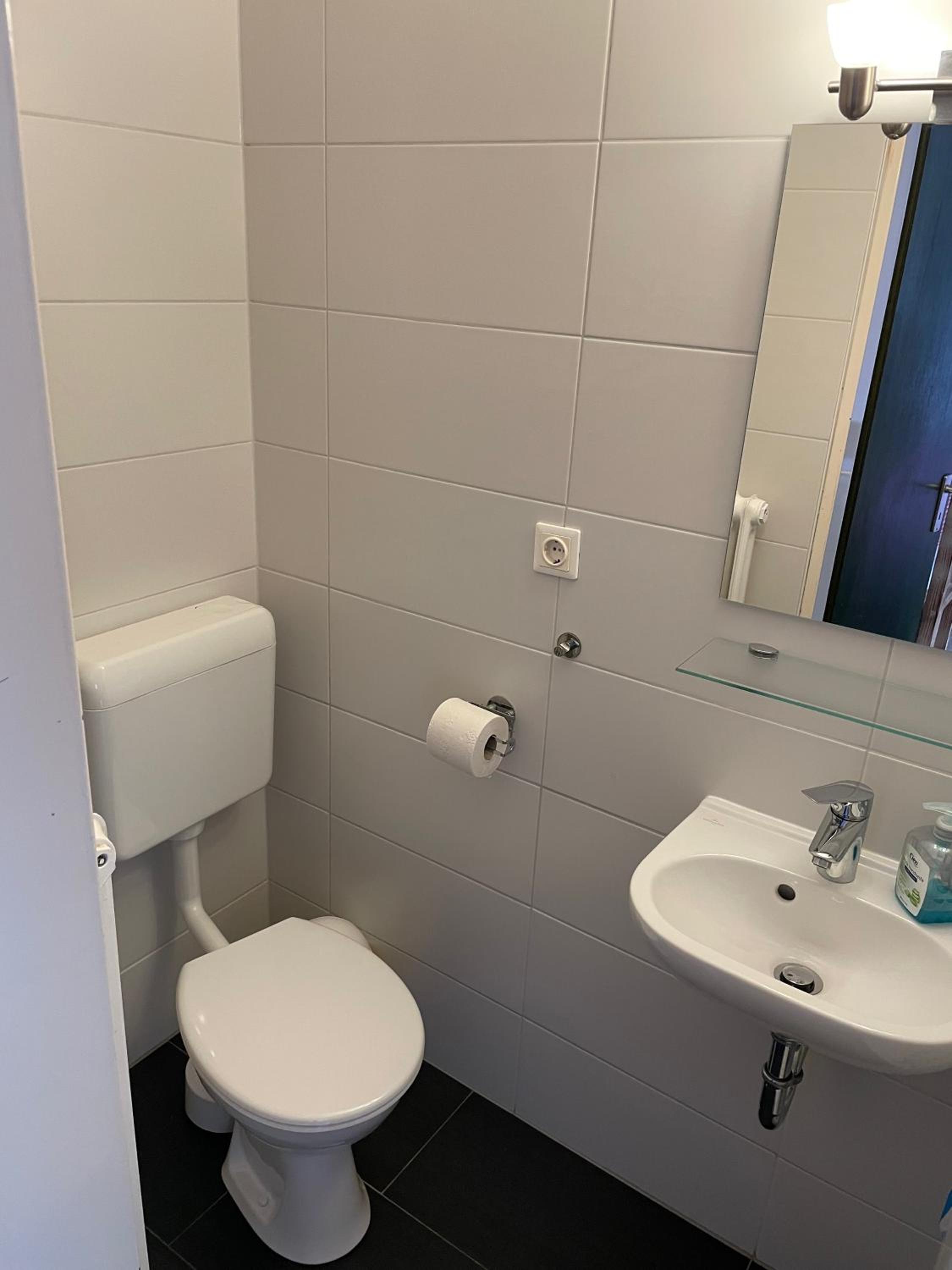 Family Room with Private Bathroom photo 2