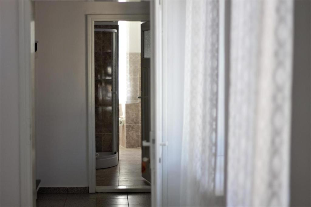 Standard Twin Room with Sofa - Photo 2