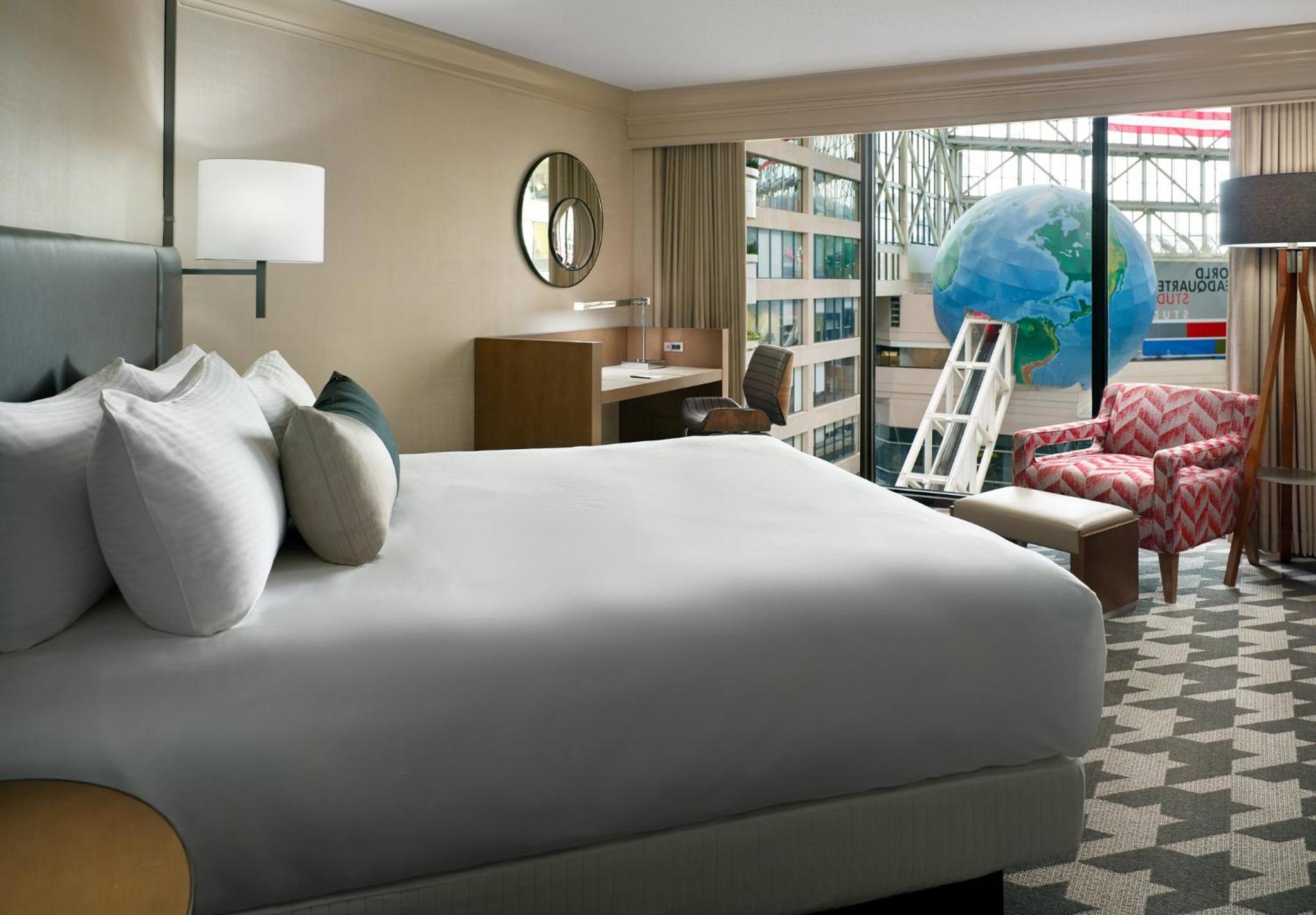 Deluxe Room 1 King Bed - Photo 10