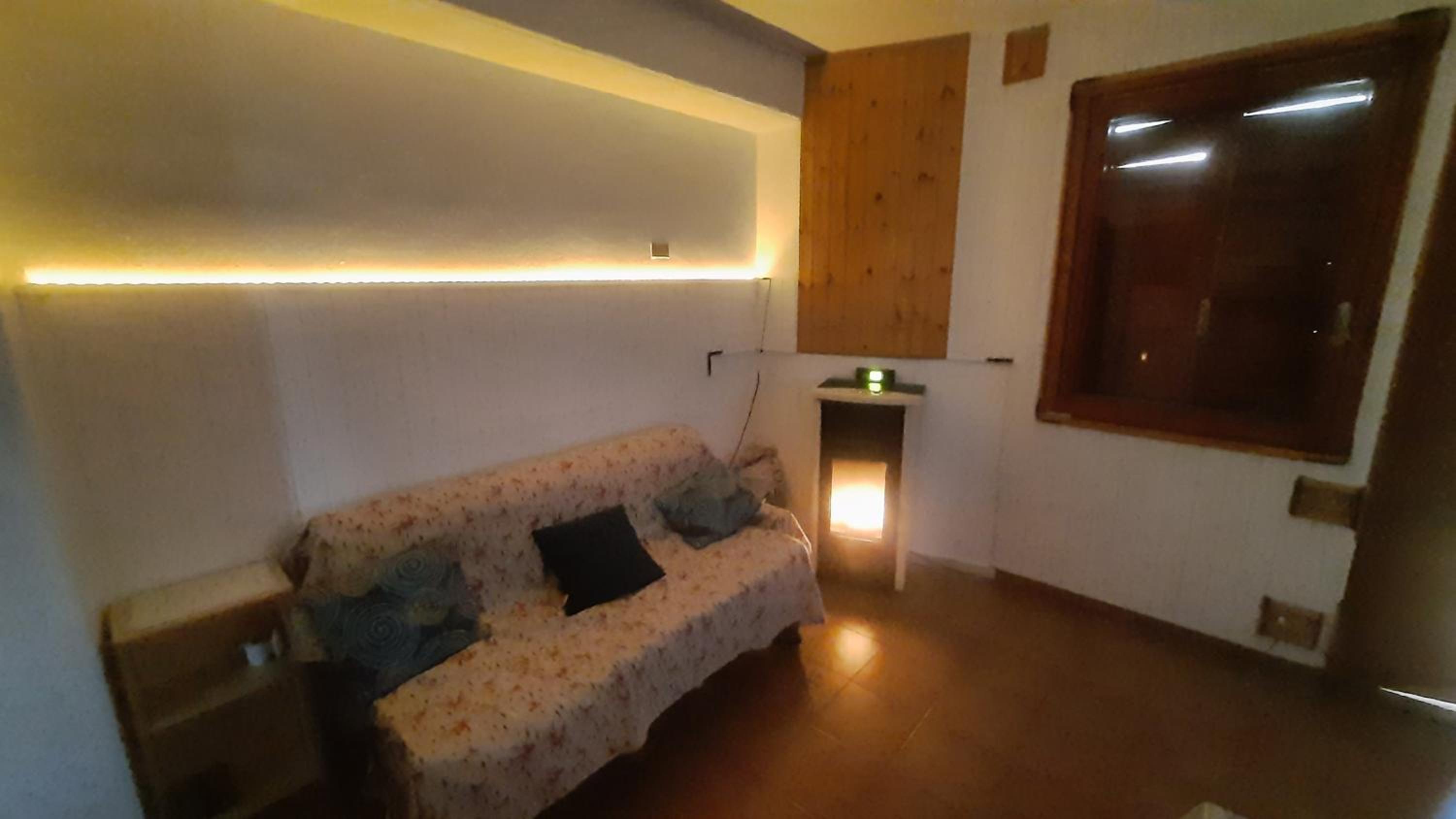 One-Bedroom House photo 1