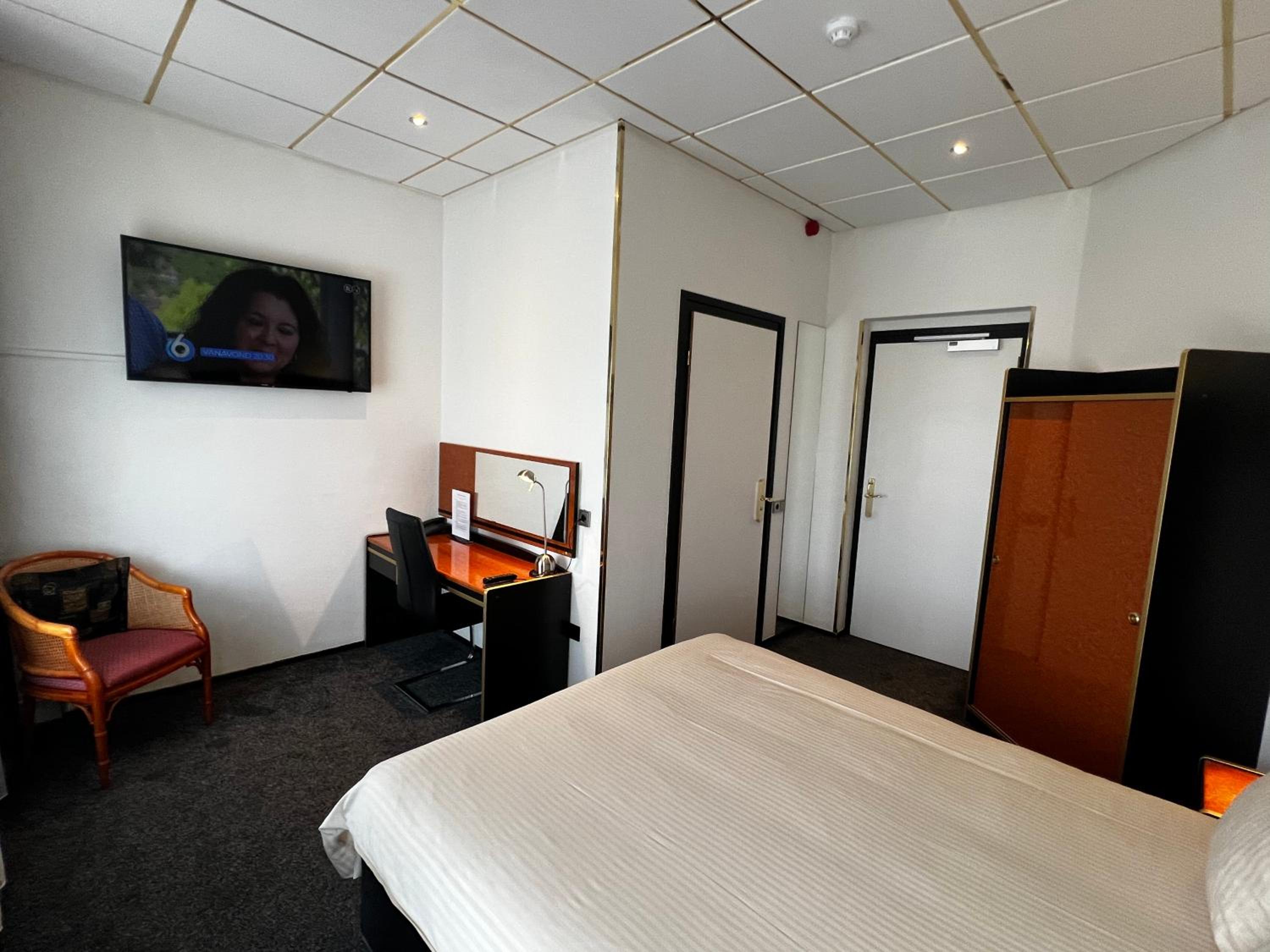 Deluxe Double Room with Balcony photo 2