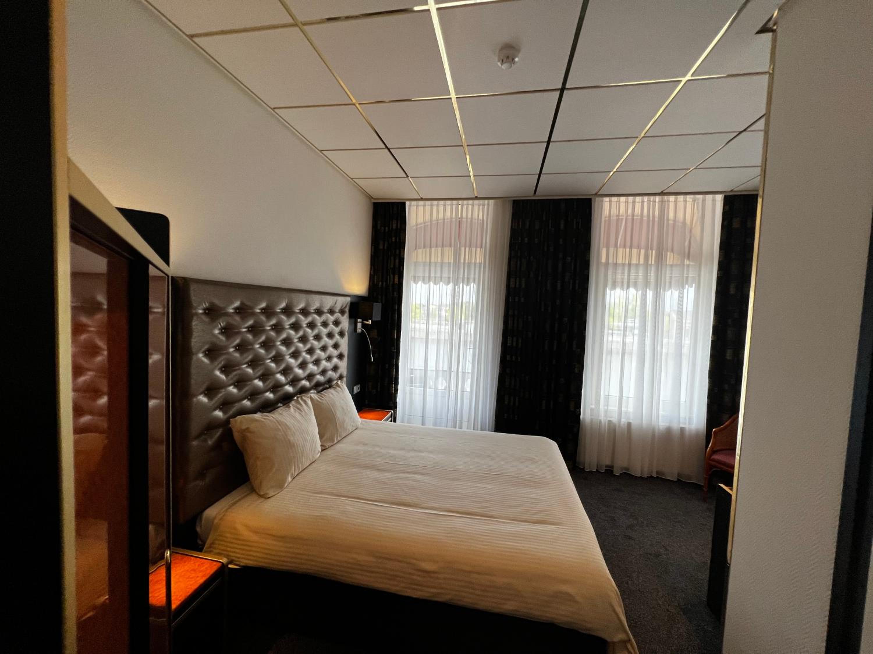 Deluxe Double Room with Balcony photo 1