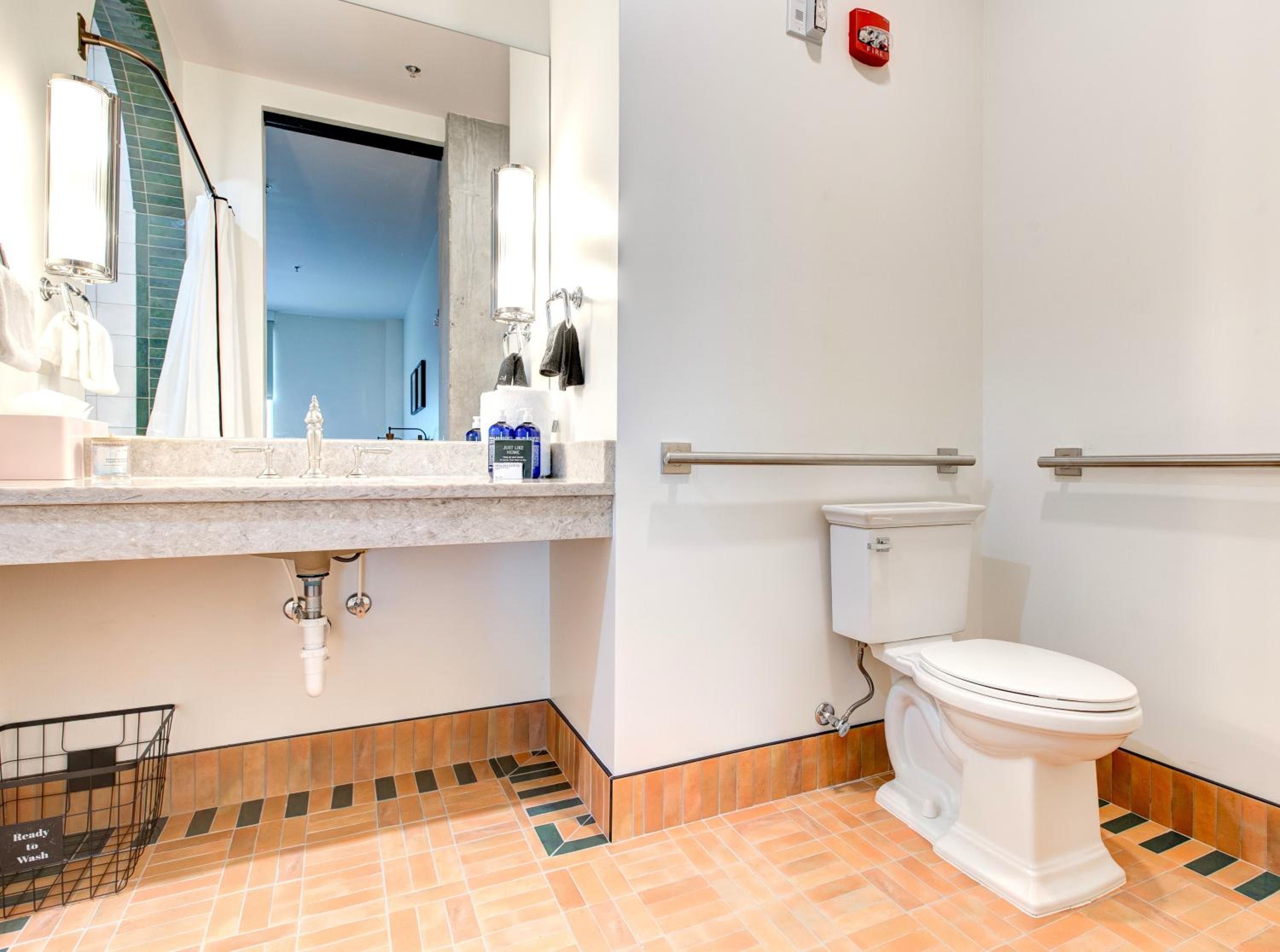 Elwood Premier Double Queen ADA Accessible  - Photo 2