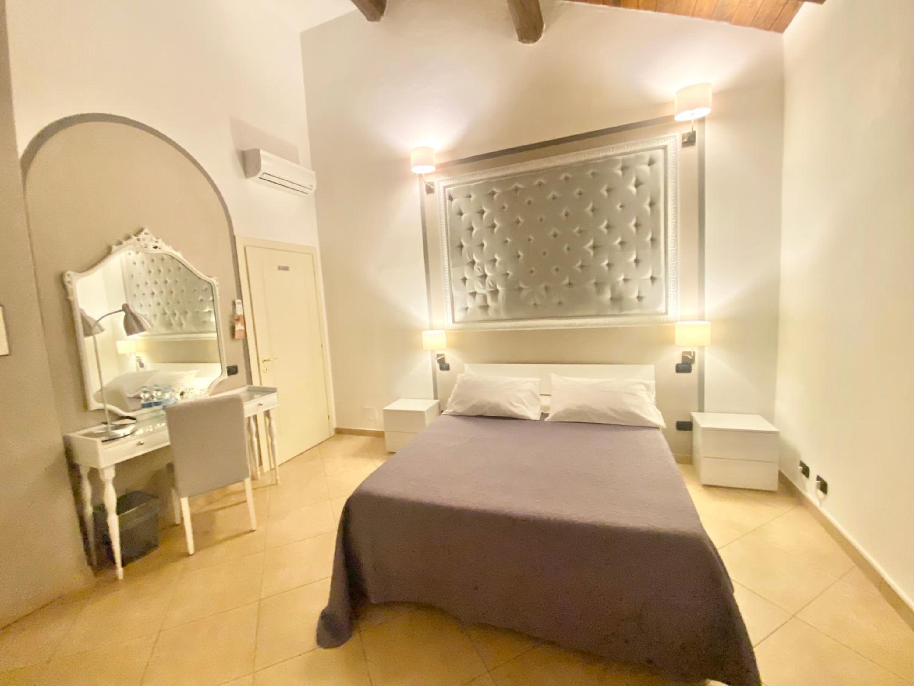 Double Room with Private Bathroom photo 3