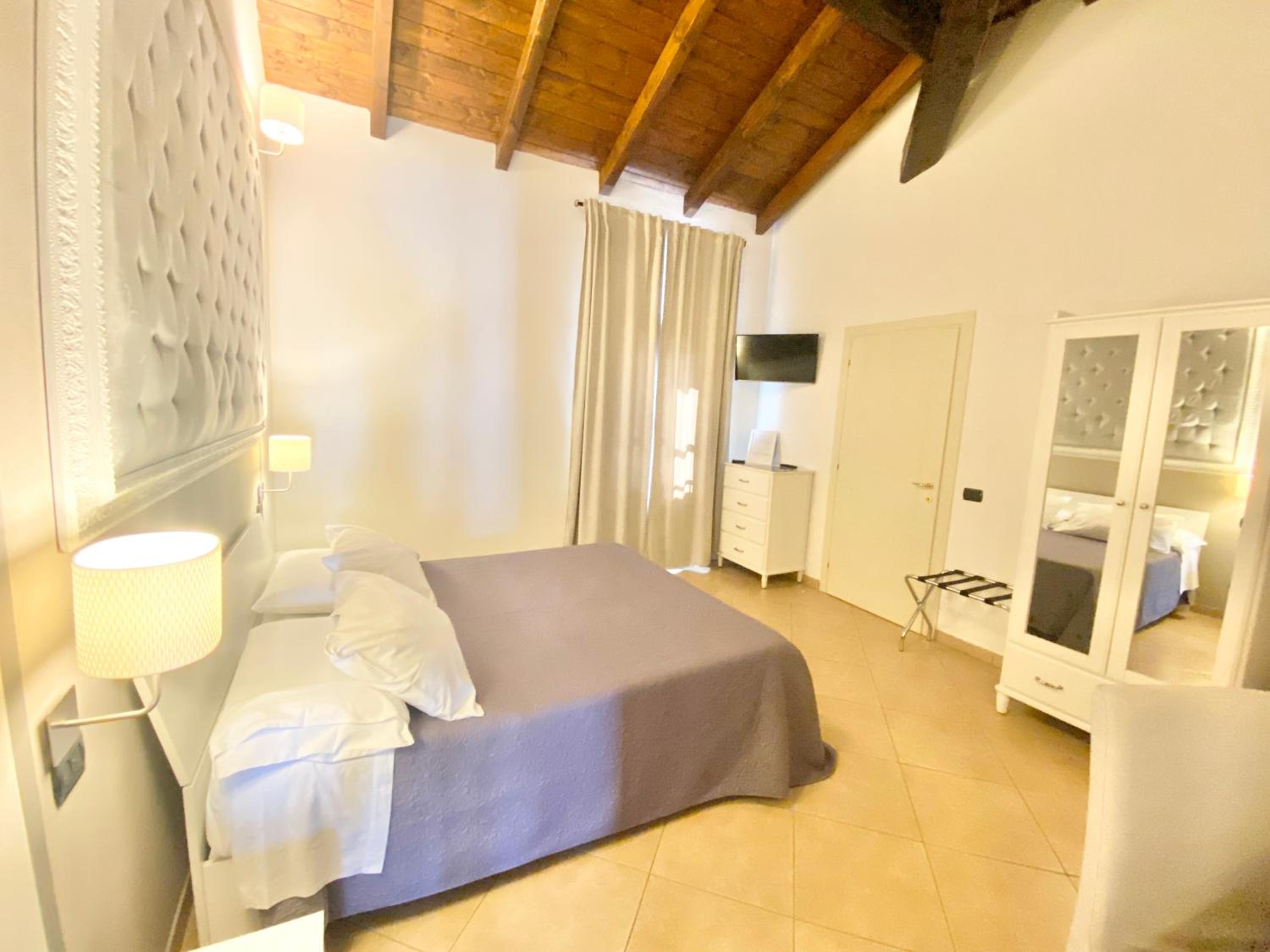 Double Room with Private Bathroom photo 2