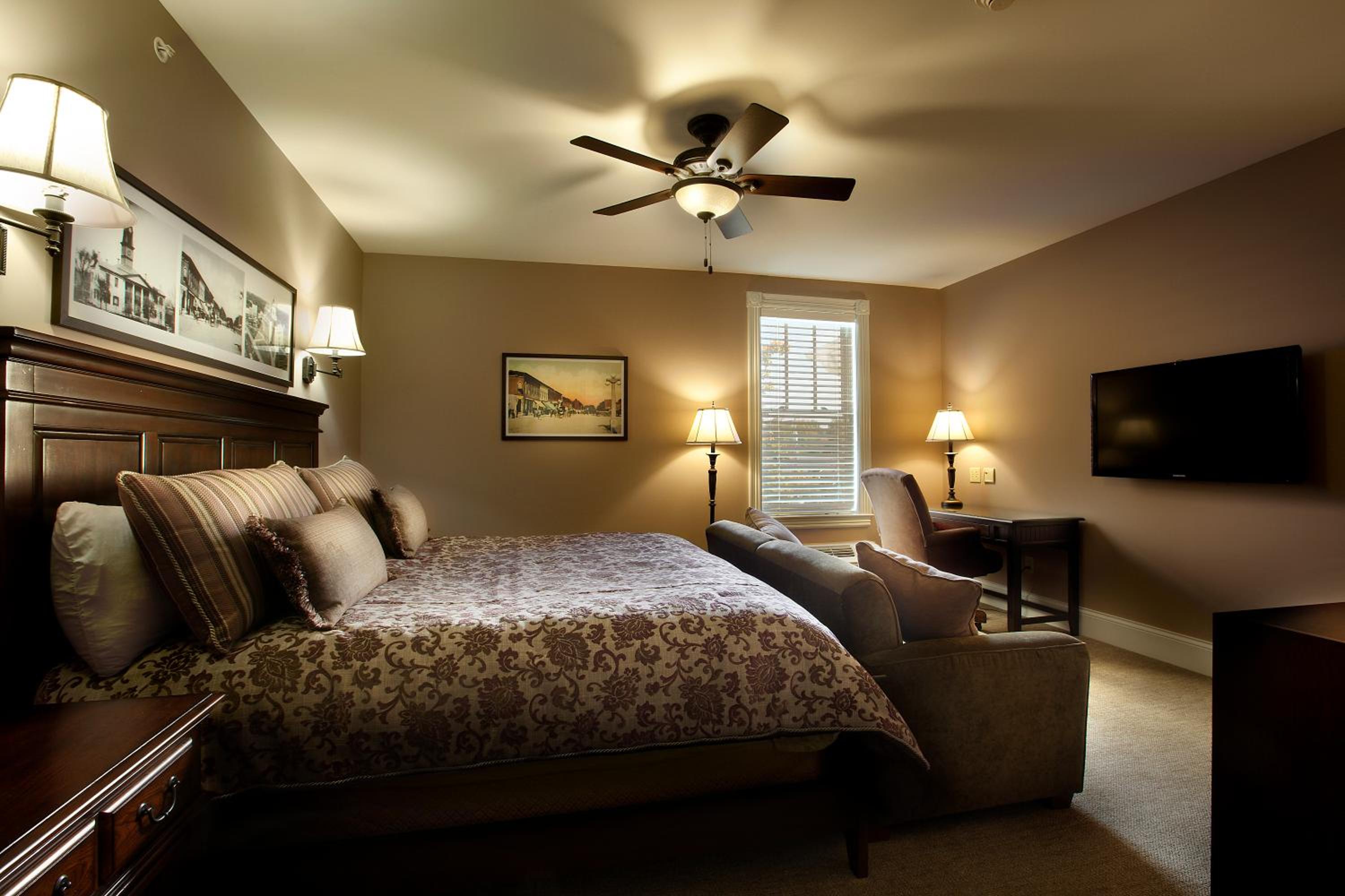 King Room with Sofa Bed - Non-Smoking